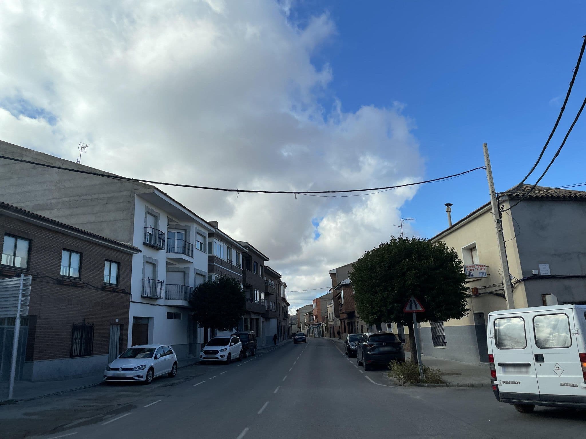 Street view near Hotel restaurante San Poul, Consuegra — © seraq (CC BY-SA · Mapillary)