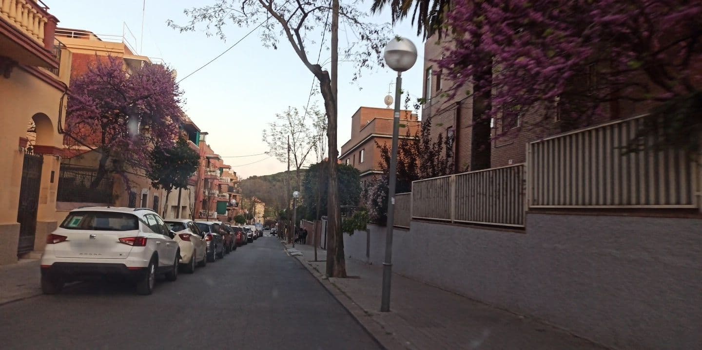 Street view near Garden House Hostel Barcelona, Horta — © yopaseopor (CC BY-SA · Mapillary)