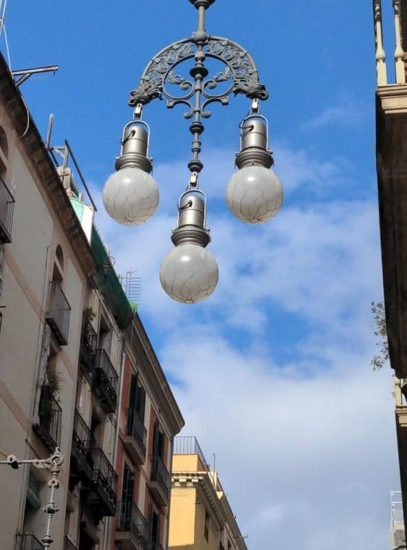 Street view near Fernando, Ciutat Vella — © iragersh (CC BY-SA · Mapillary)