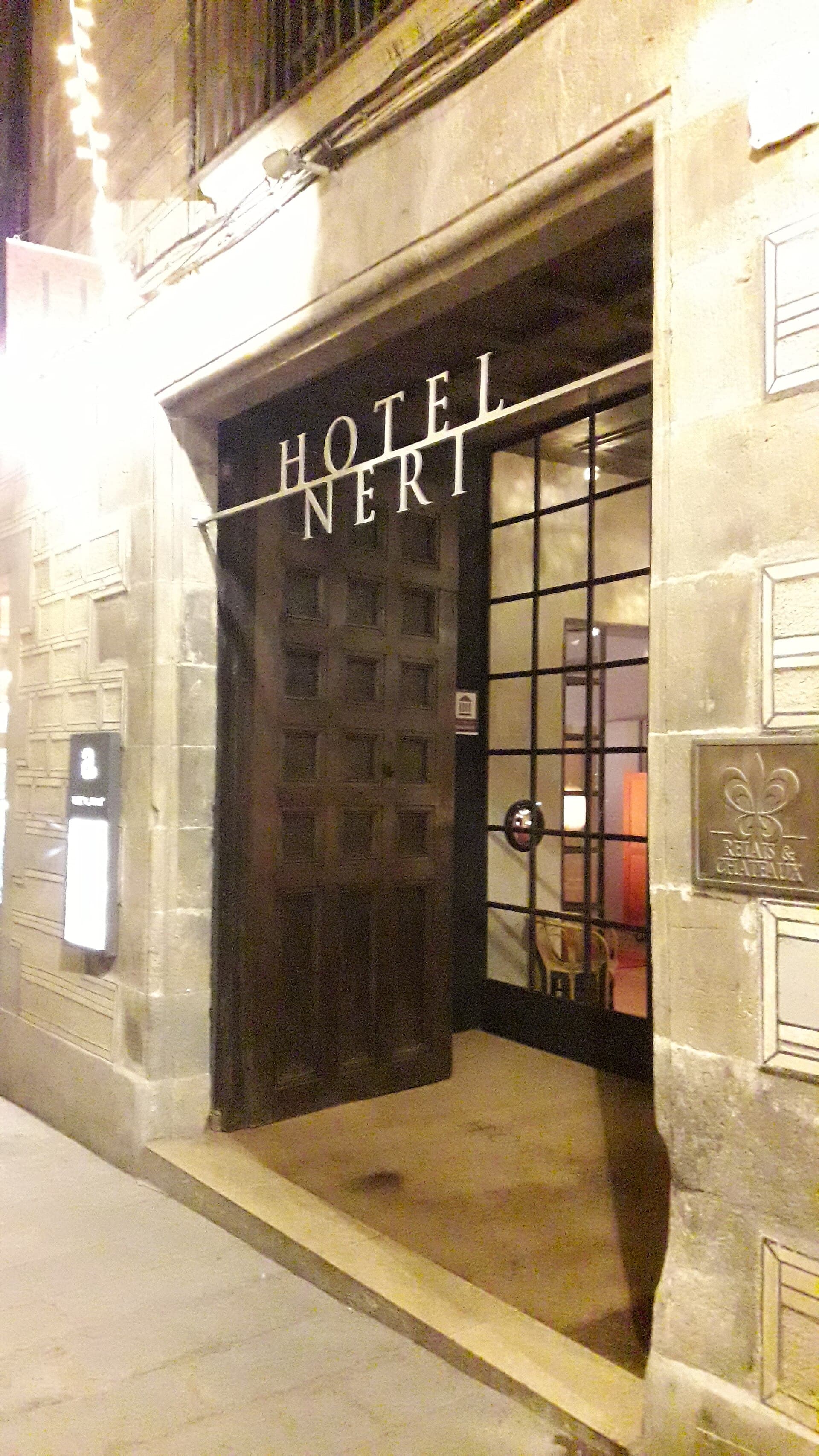 Hotel Neri Relais & Chateaux (via Wikimedia Commons, CC BY-SA 3.0)