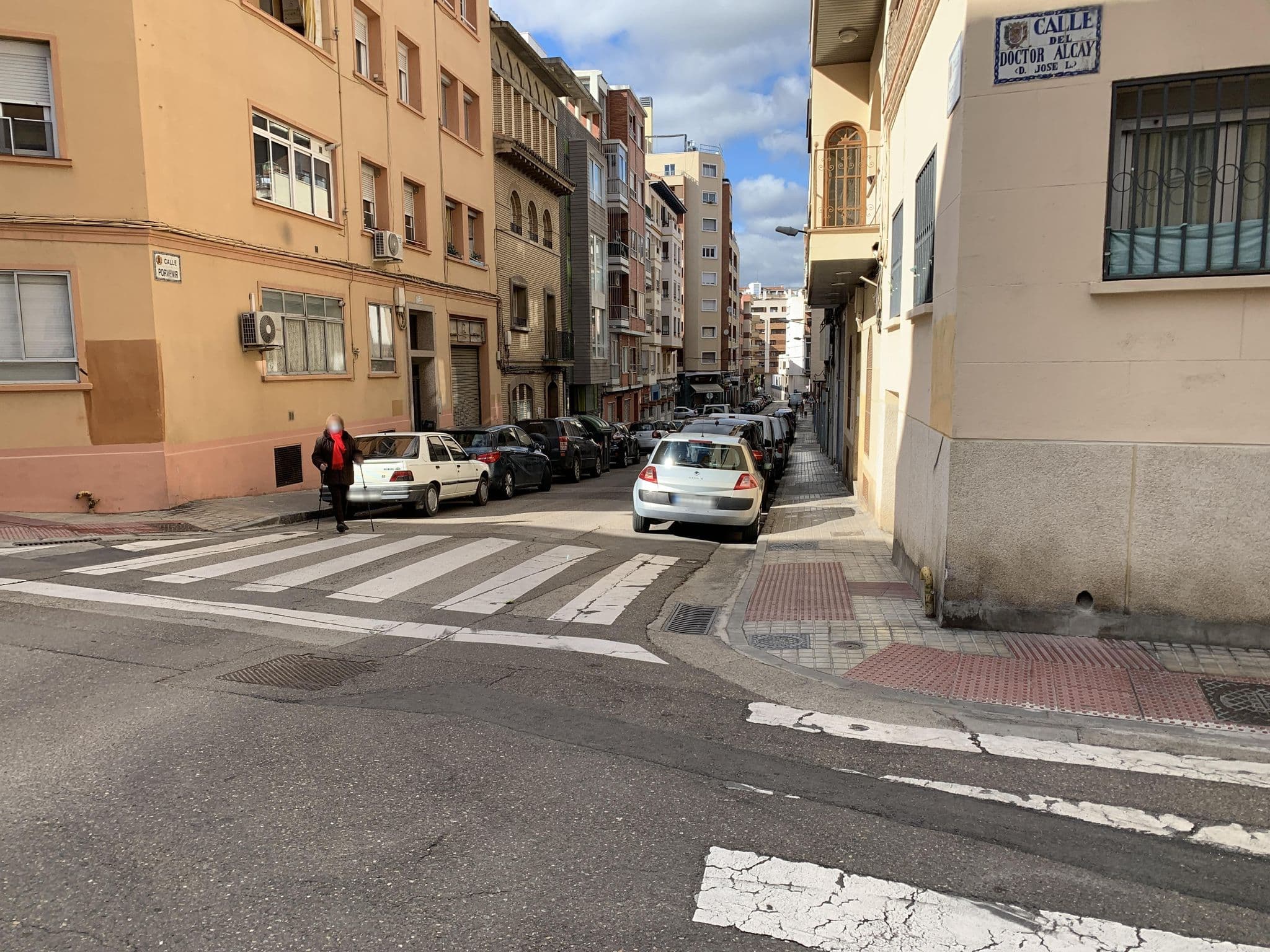 Street view near Residencia Juvenil Hermanas Trinitarias, Delicias — © robot8a (CC BY-SA · Mapillary)