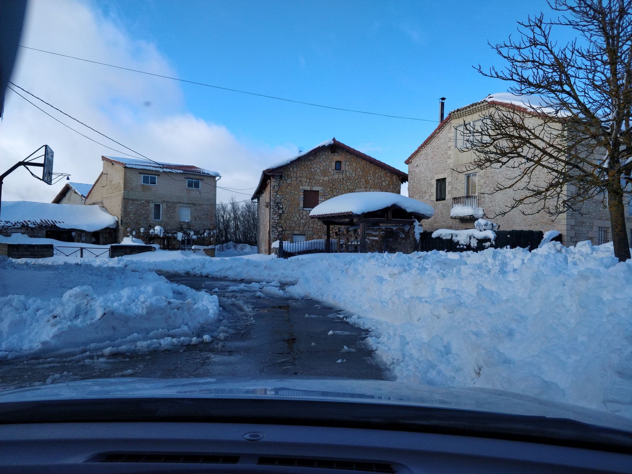 Street view near Real de los Casares, Oña — © cronoser (CC BY-SA · Mapillary)