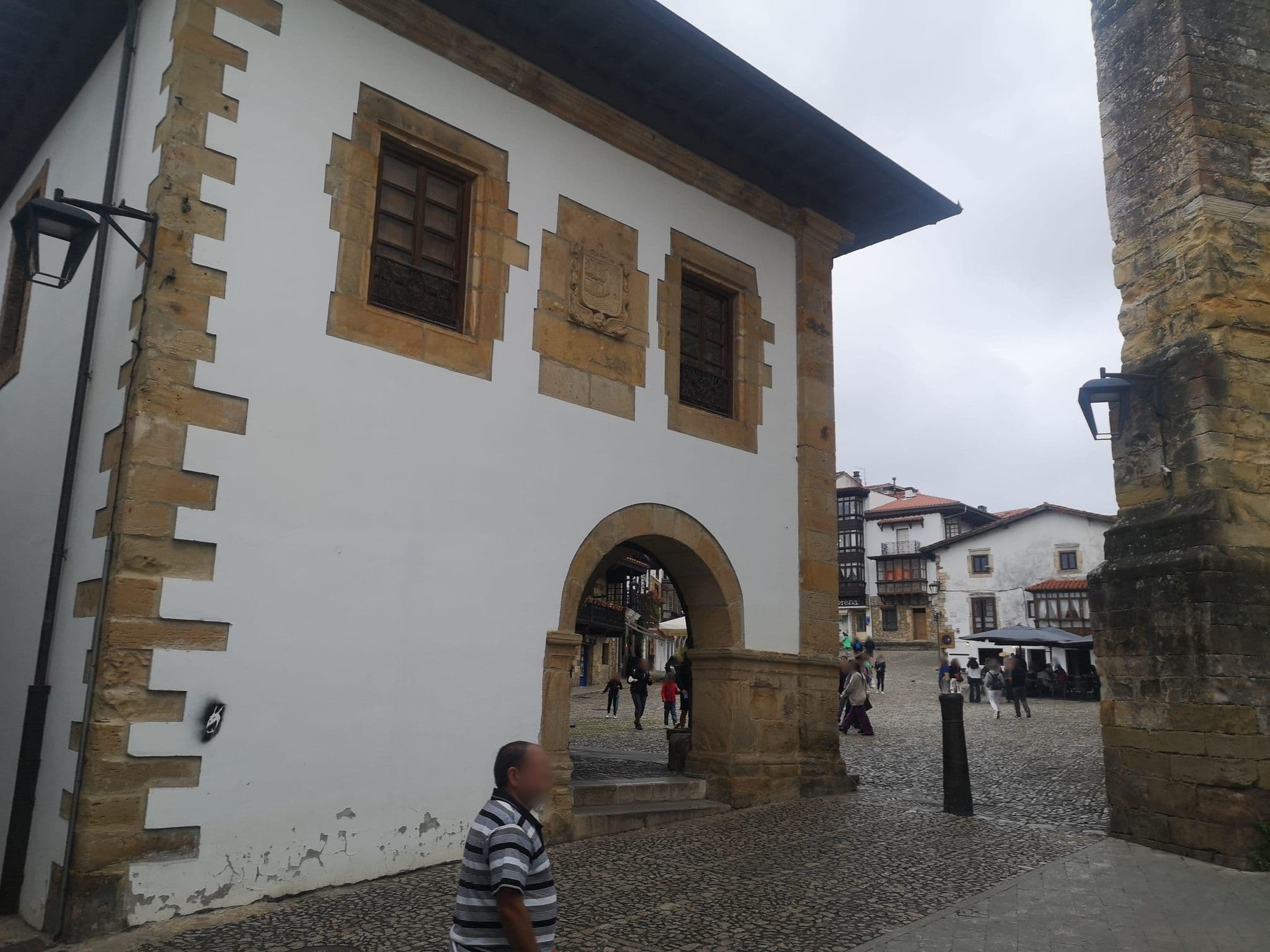 Street view near Hotel Paraiso, San Vicente de la Barquera — © namitch (CC BY-SA · Mapillary)