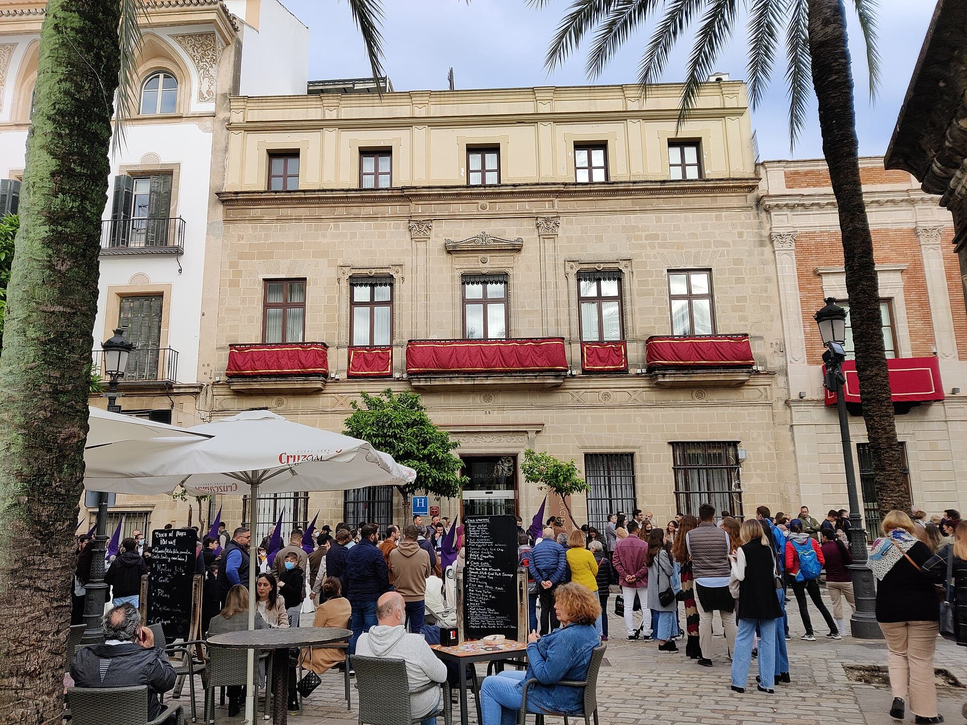 Hotel Palacio Garvey (via Wikimedia Commons, CC BY-SA 4.0)