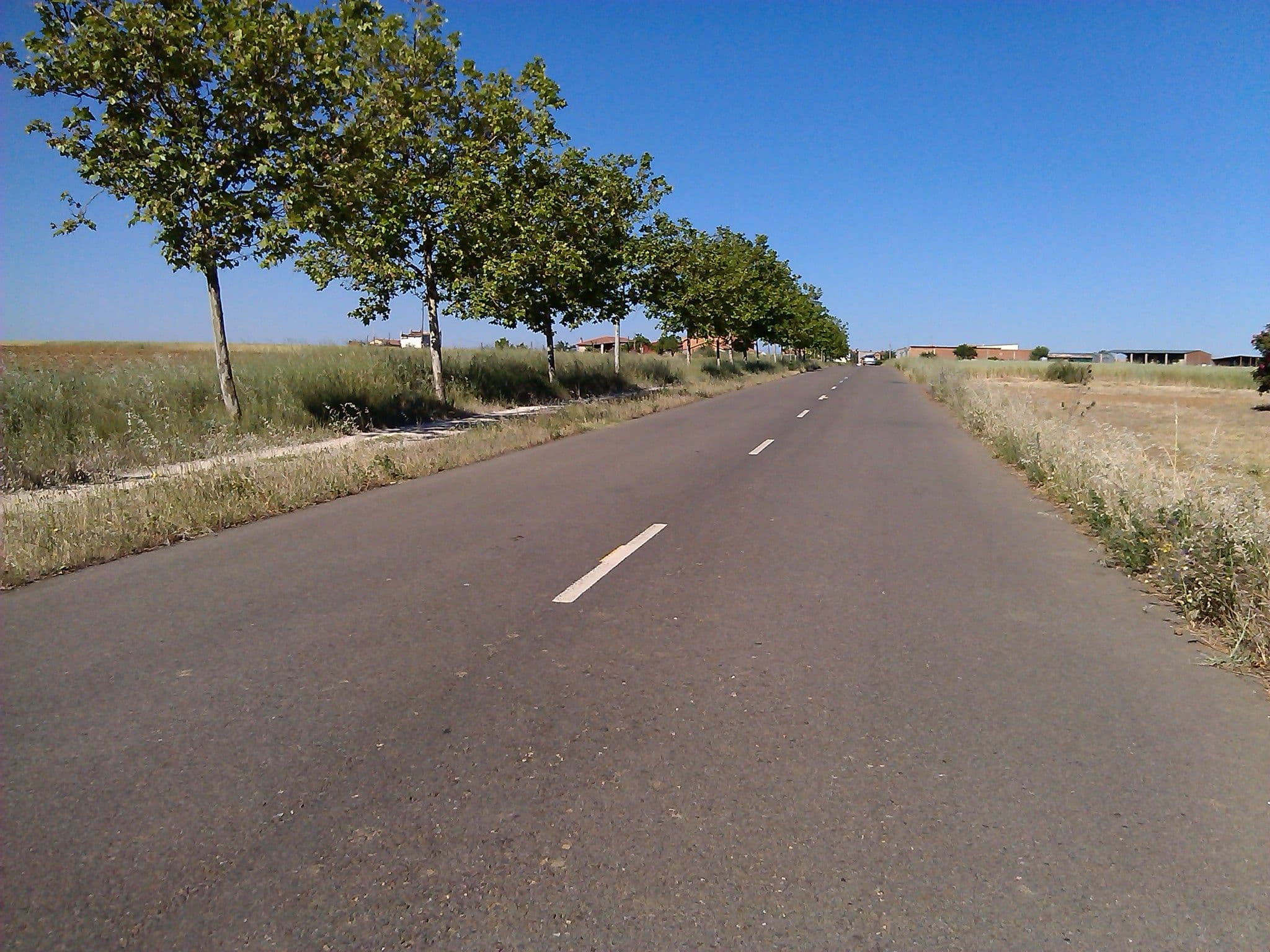 Street view near Albergue La Perala, Sahagún — © changchun1 (CC BY-SA · Mapillary)