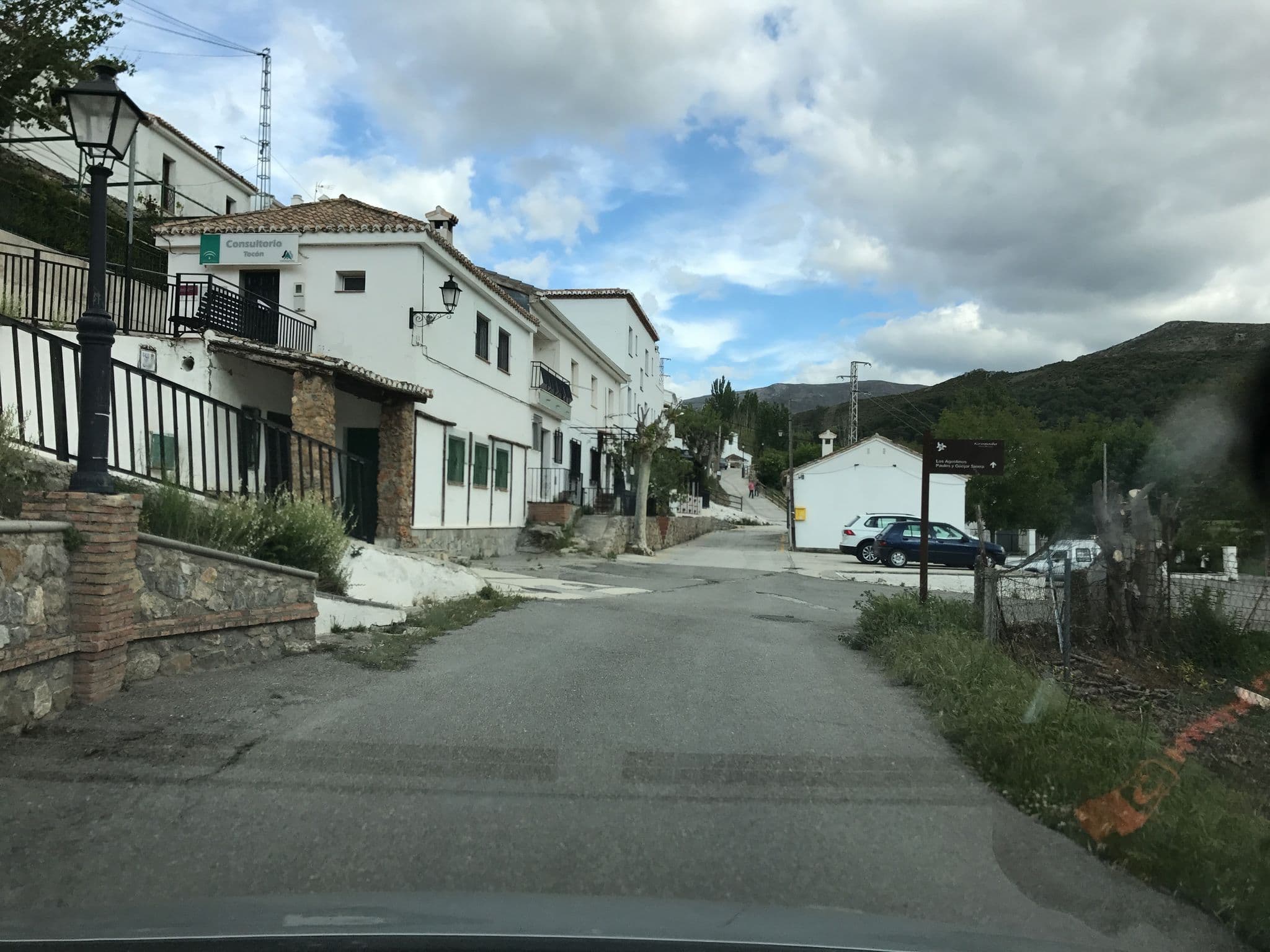 Street view near Albergue de Peregrinos, Quéntar — © rainerup (CC BY-SA · Mapillary)