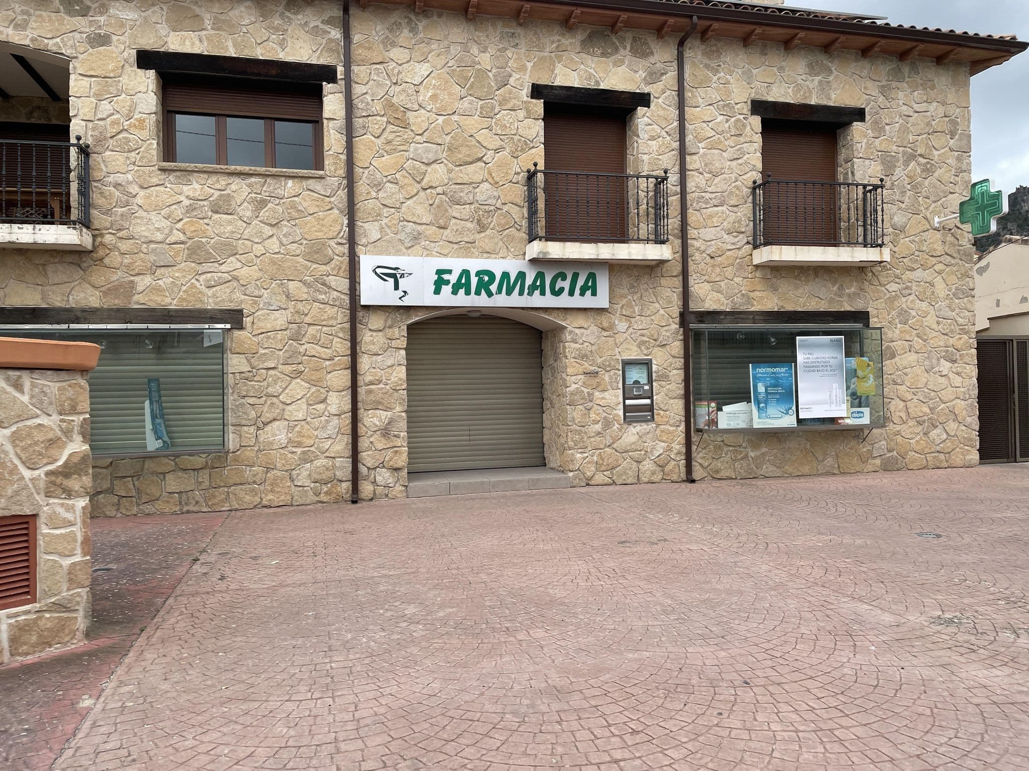 Street view near Alojamiento Botica Rural La Cabrera, La Cabrera — © seraq (CC BY-SA · Mapillary)
