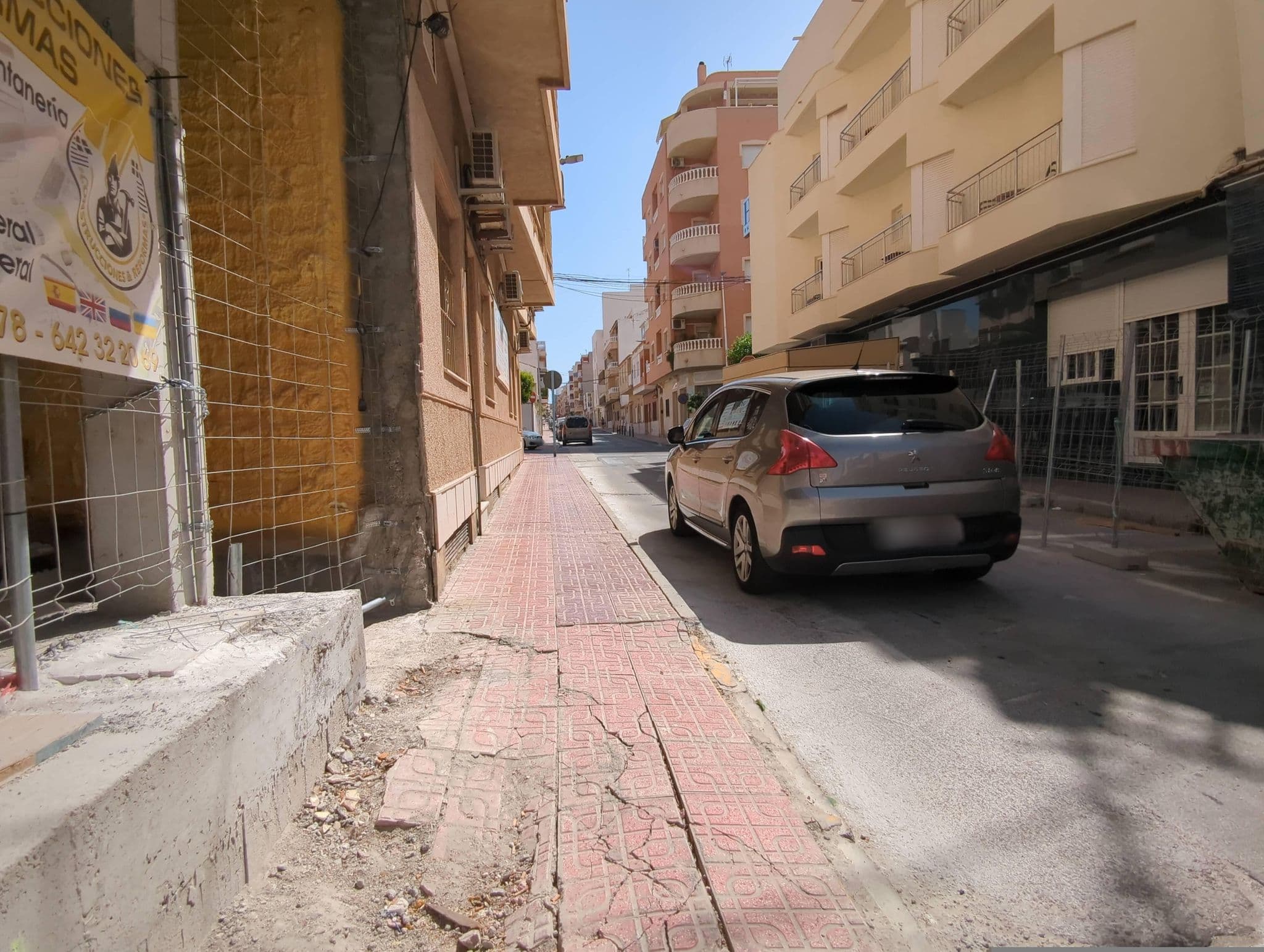 Street view near Hotel Madrid, Torrevieja — © miguel_andrade (CC BY-SA · Mapillary)