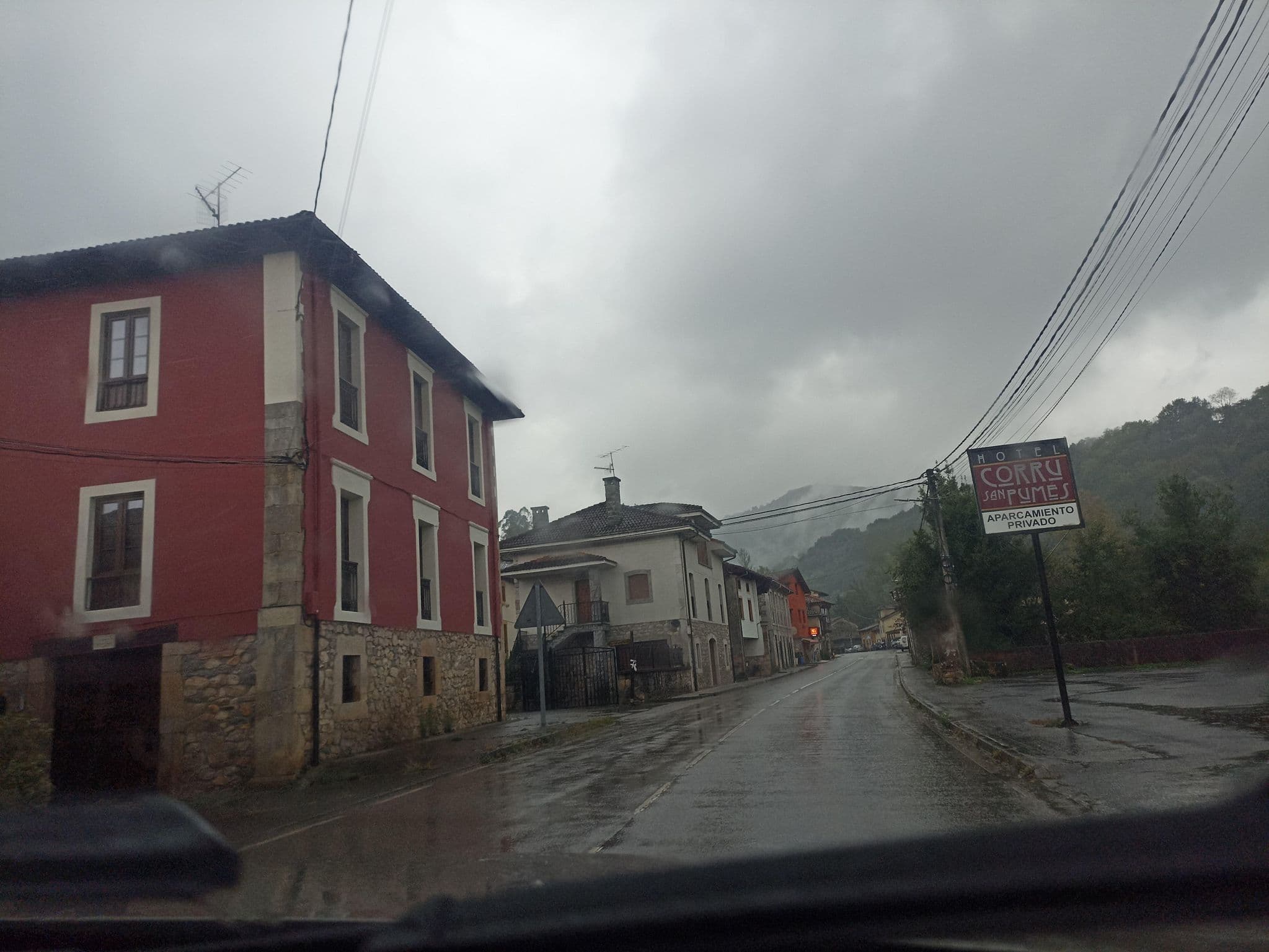 Street view near Hotel Corru San Pumés, Cangas de Onís — © toniserra (CC BY-SA · Mapillary)