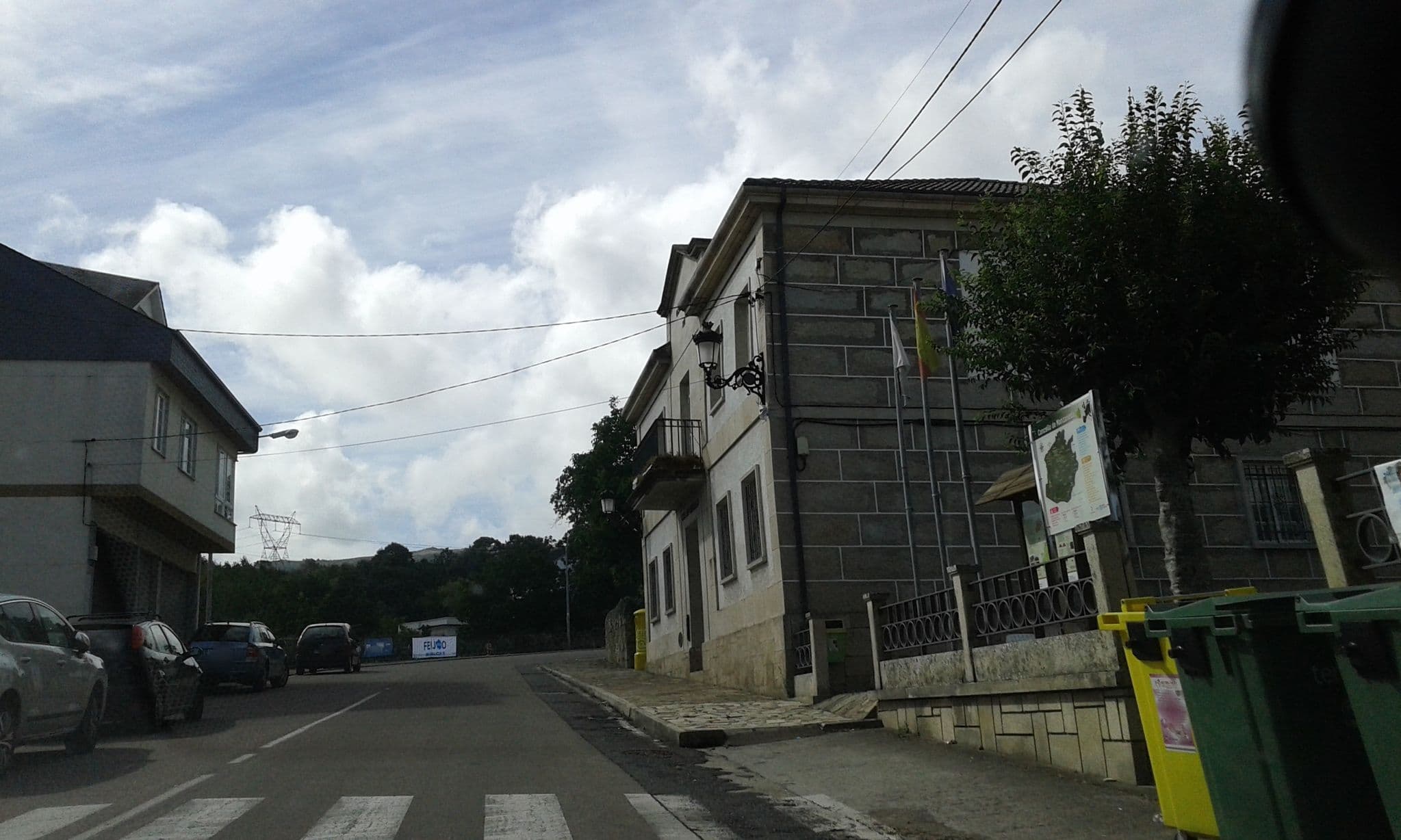 Street view near Albergue Porta da Vila, Manzaneda — © lolailo (CC BY-SA · Mapillary)
