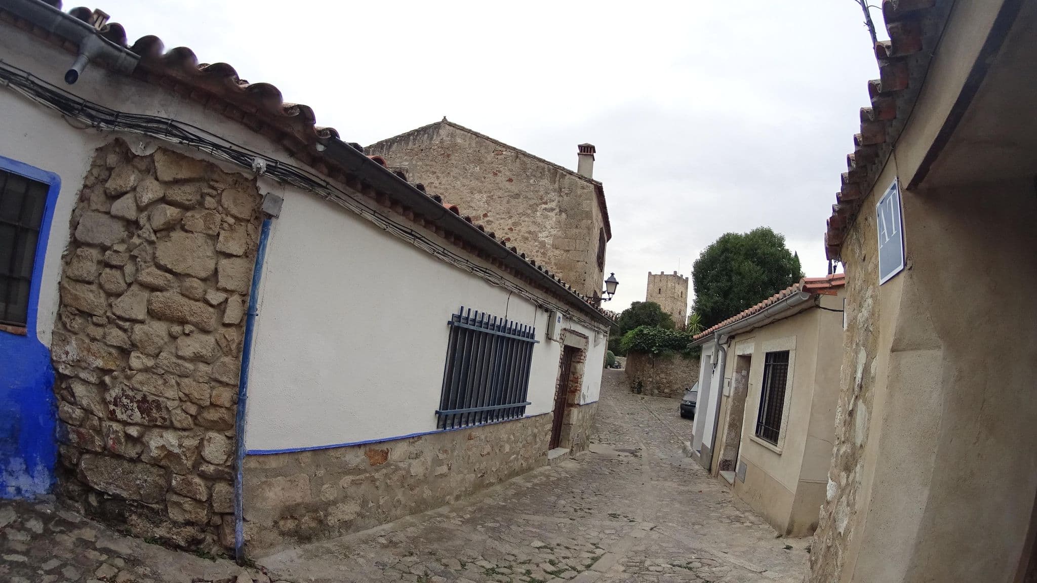 Street view near Palacio Chaves Hotel, Trujillo — © robertogeb (CC BY-SA · Mapillary)