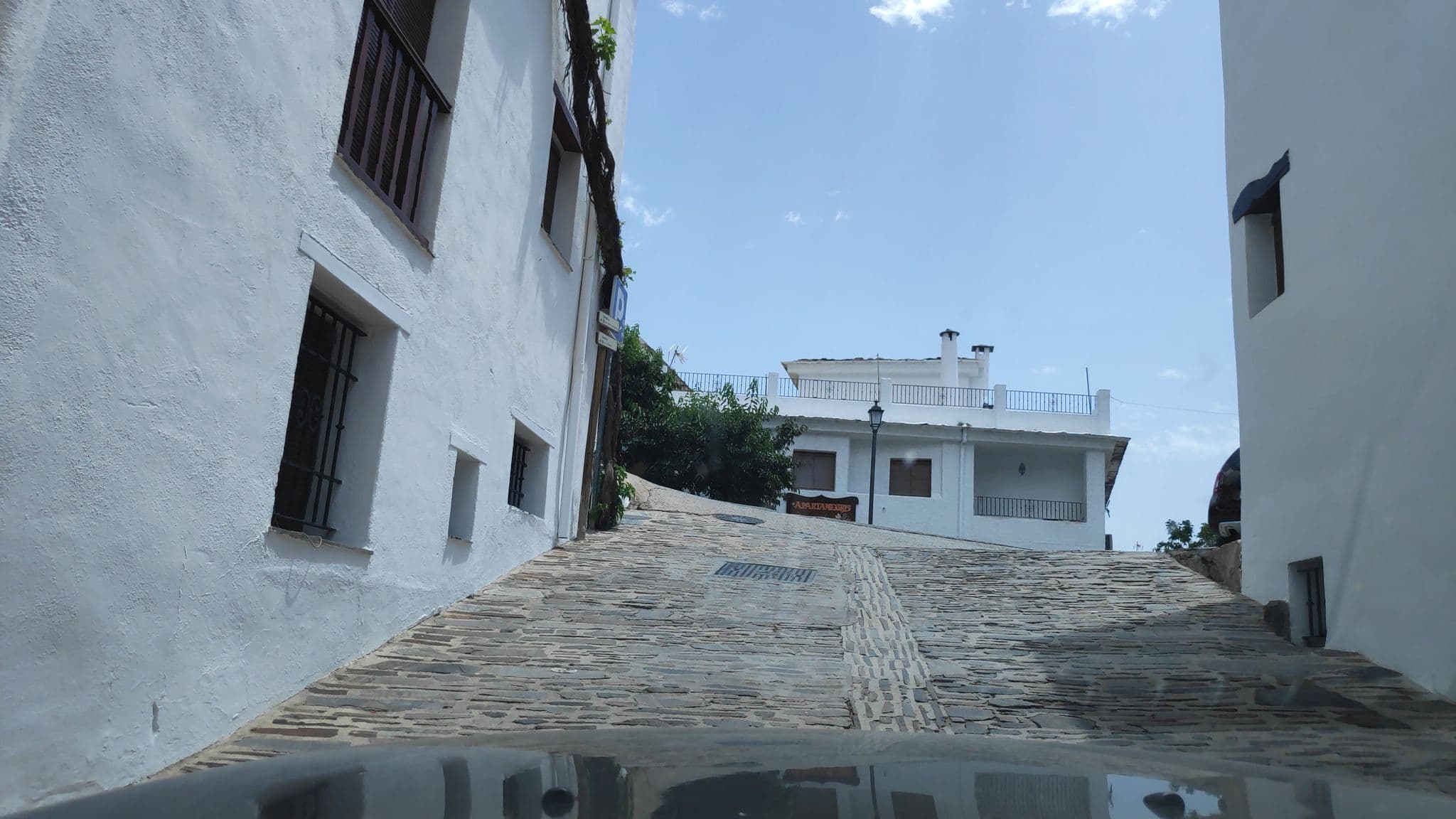 Street view near Apartamentos Las Chimeneas, Órgiva — © polkillas (CC BY-SA · Mapillary)