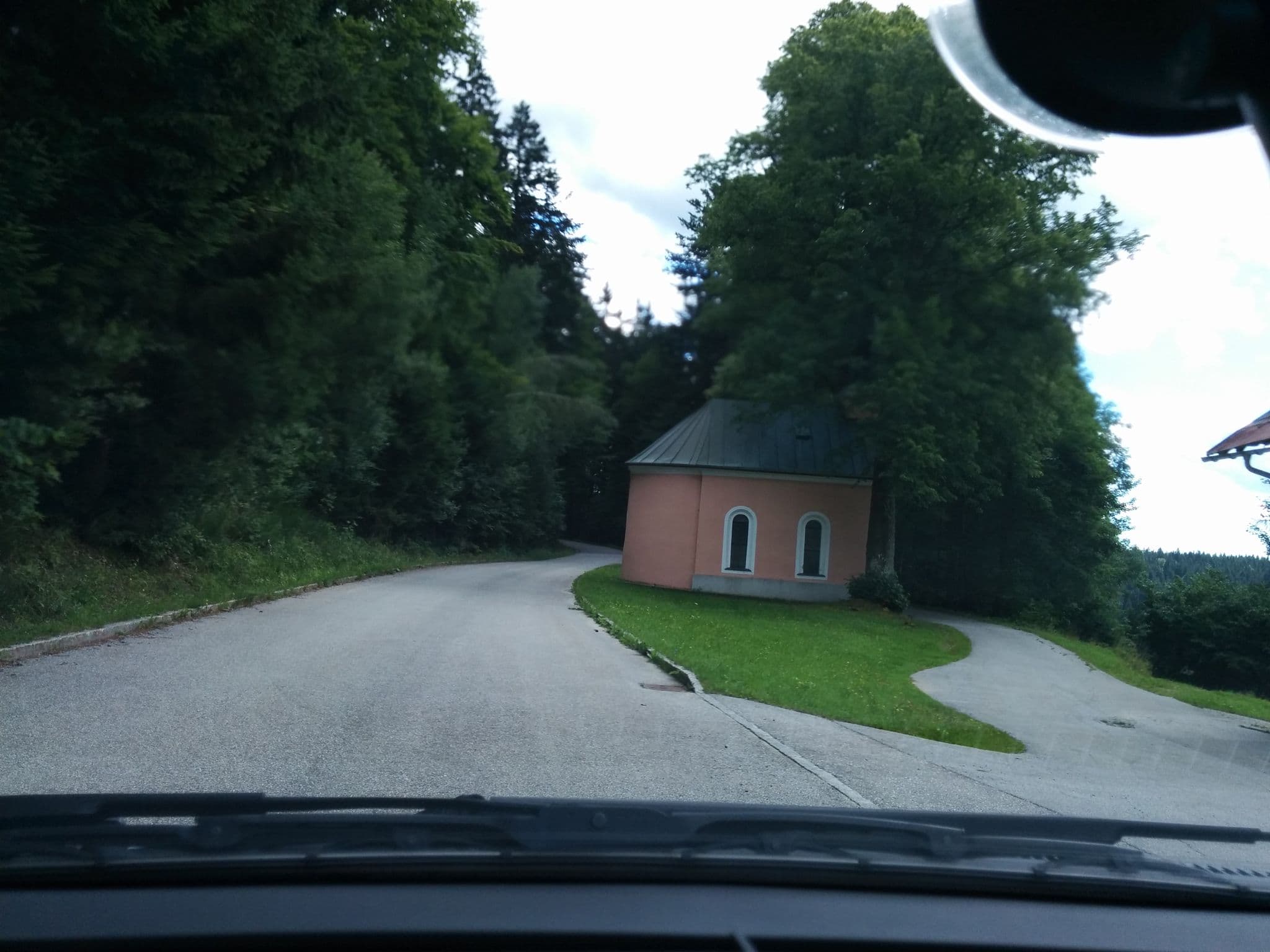 Street view near Forsthaus Apartments - Mitten im Skigebiet, Ulrichsberg — © di0v0n (CC BY-SA · Mapillary)