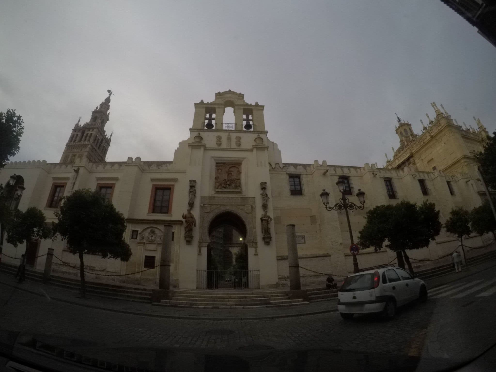 Street view near Great apt super close to the Cathedral and Giralda!, Sevilla