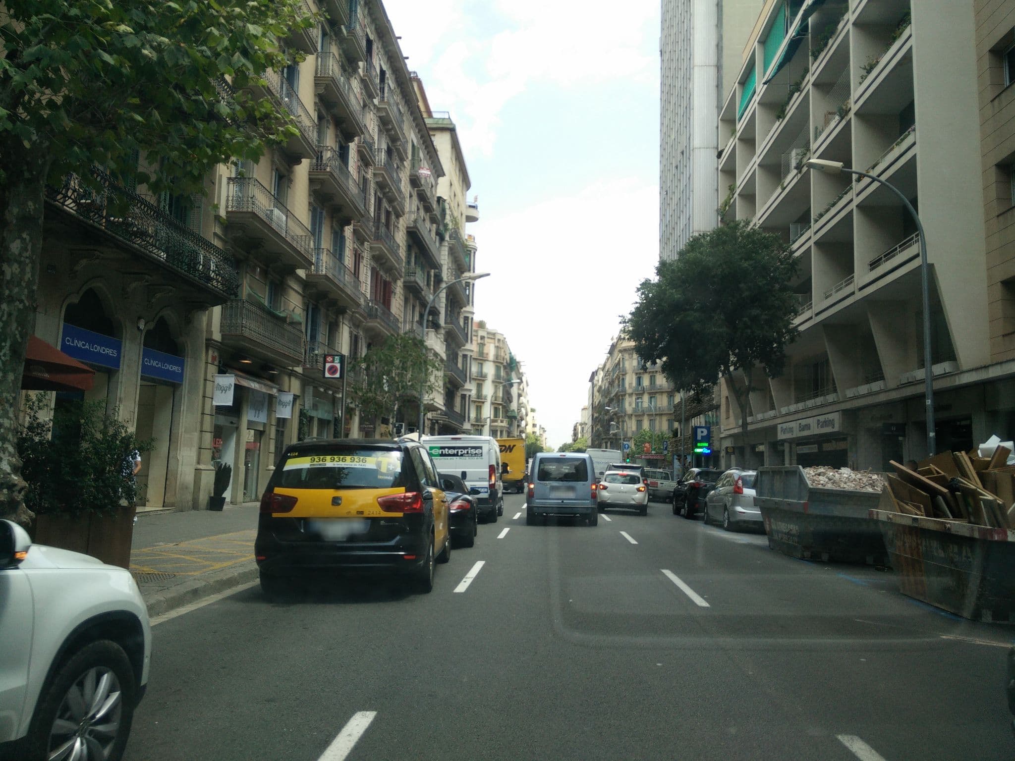 Street view near Mihlton Hotel, l'Antiga Esquerra de l'Eixample — © ccossio (CC BY-SA · Mapillary)