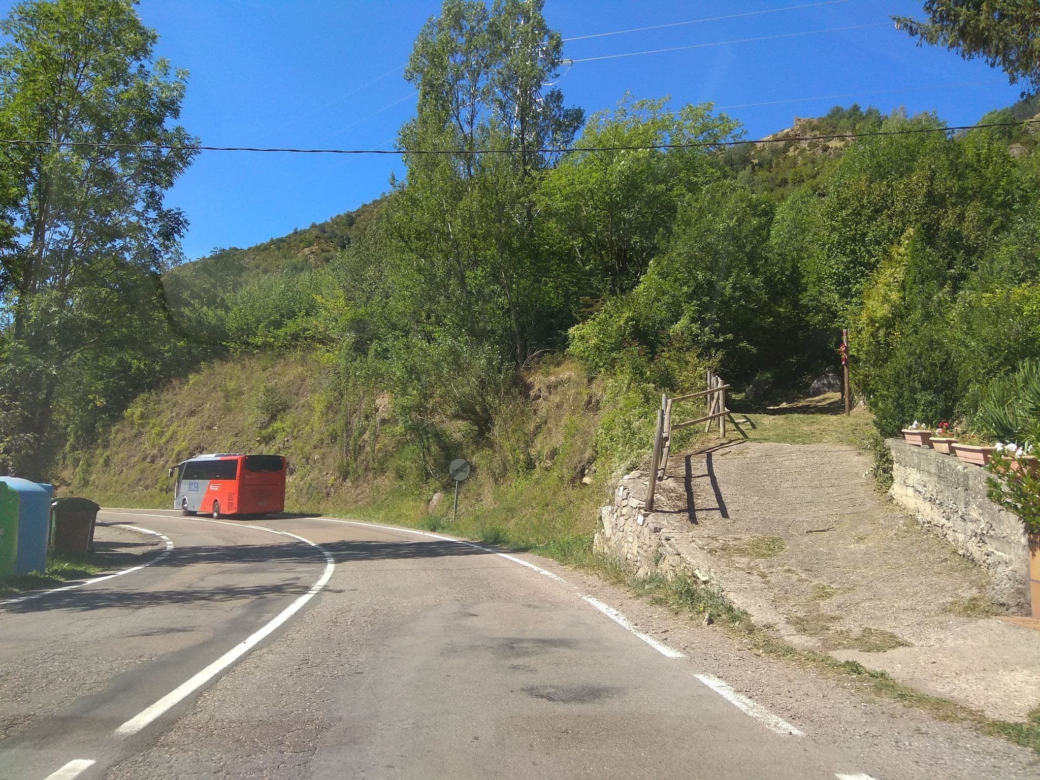 Street view near Hostal Carmen Pascual, el Pont de Suert — © familiapicarol (CC BY-SA · Mapillary)