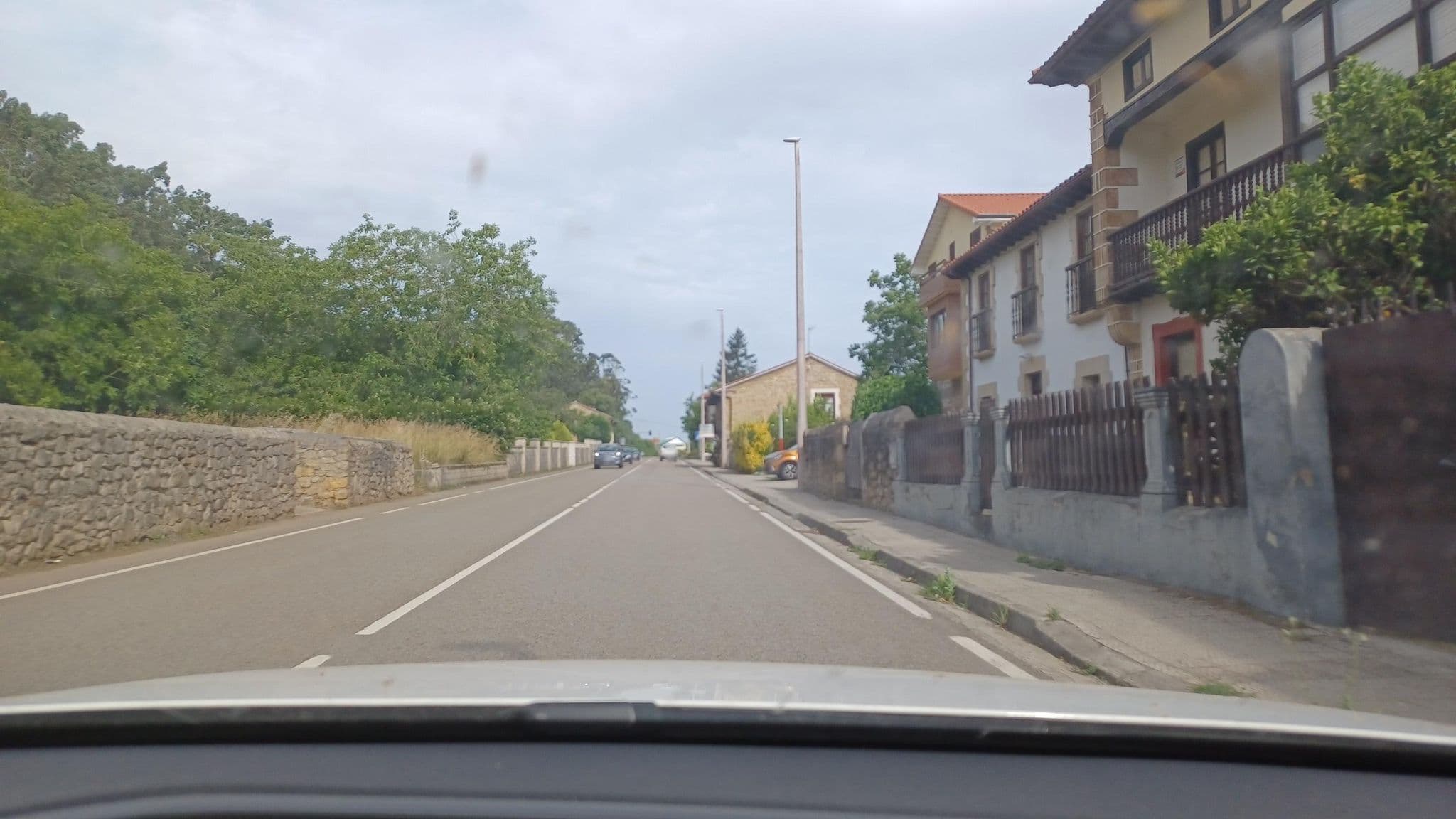 Street view near Hotel Puerto Calderón, Santillana — © normanm (CC BY-SA · Mapillary)