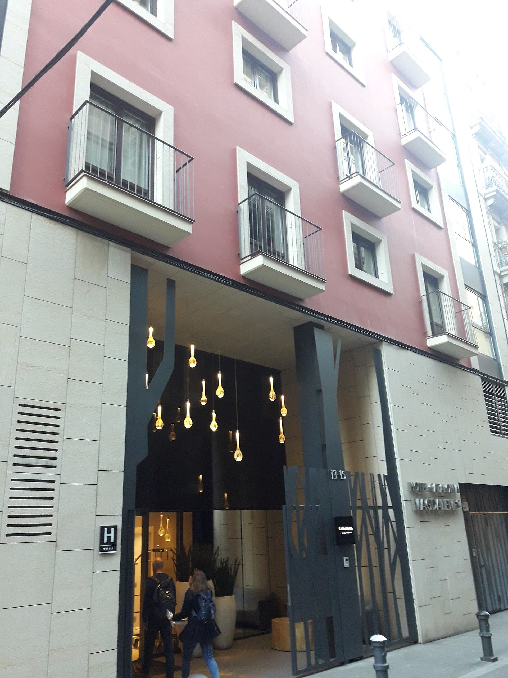 Hotel Catalonia Magdalenes (via Wikimedia Commons, CC BY-SA 3.0)