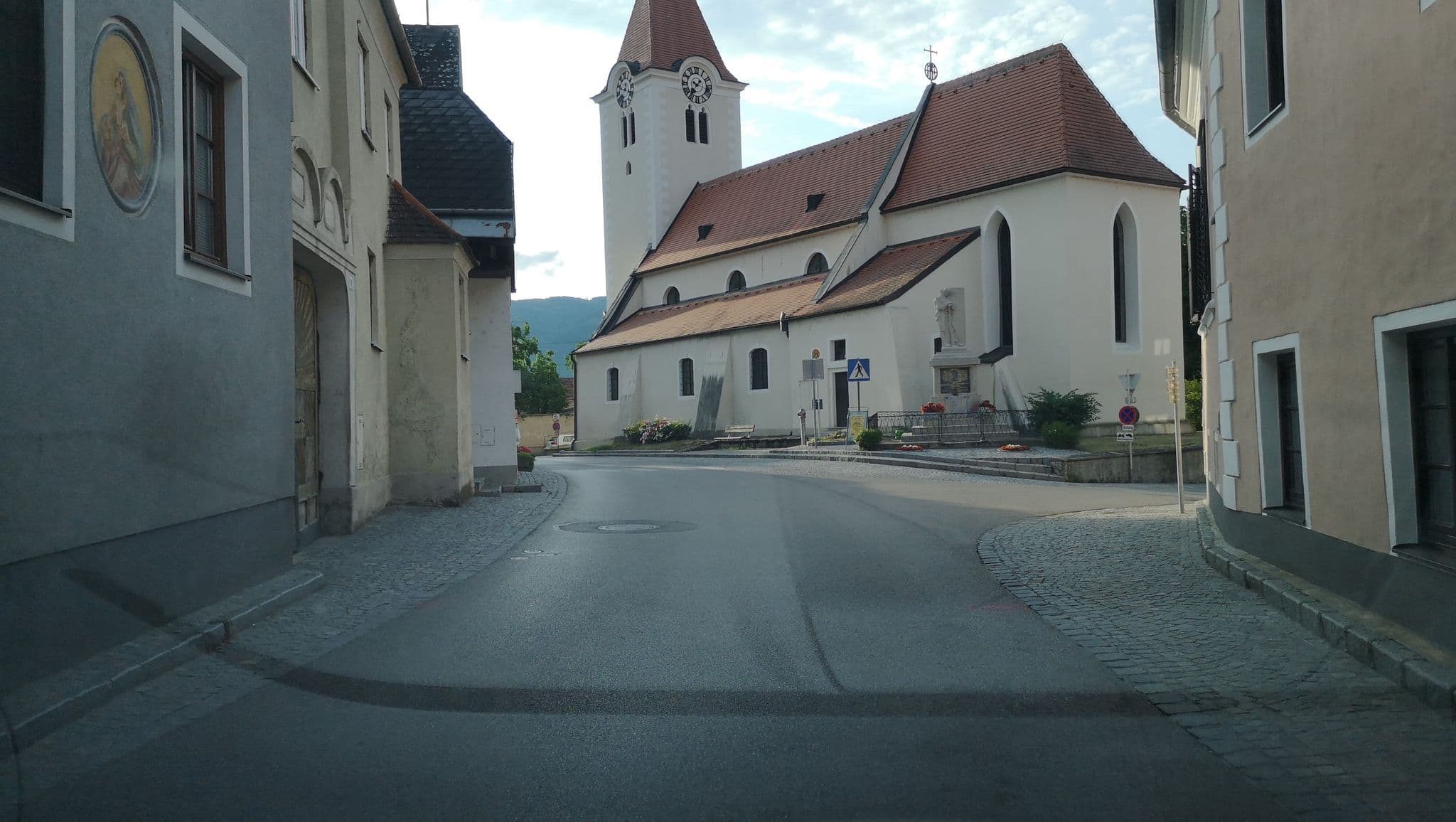 Street view near Danube Atelier Apartments, Mautern — © schu_r (CC BY-SA · Mapillary)