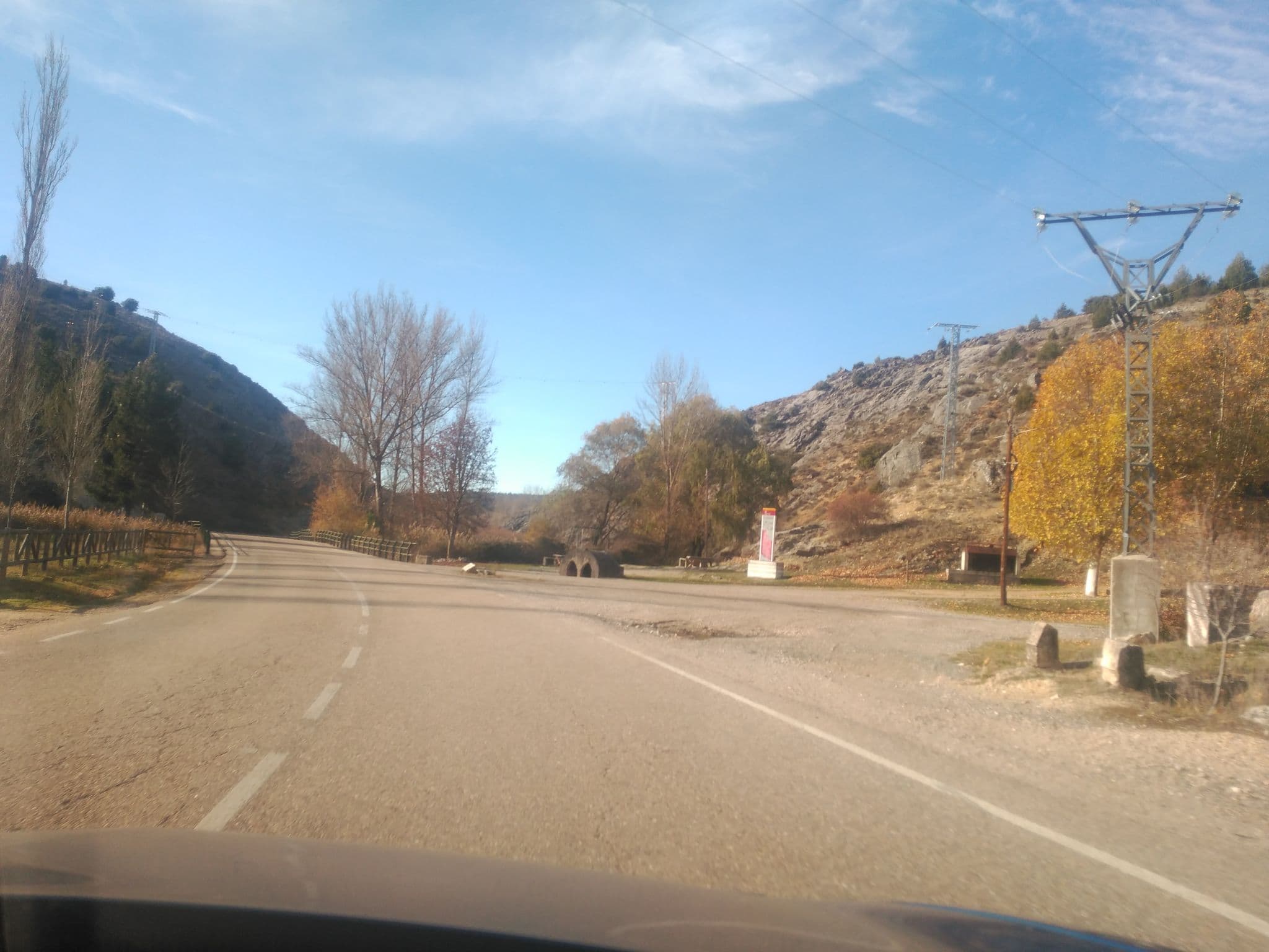 Street view near Area de Autocaravanas Huerta del Rey, Huerta del Rey — © sanchi (CC BY-SA · Mapillary)
