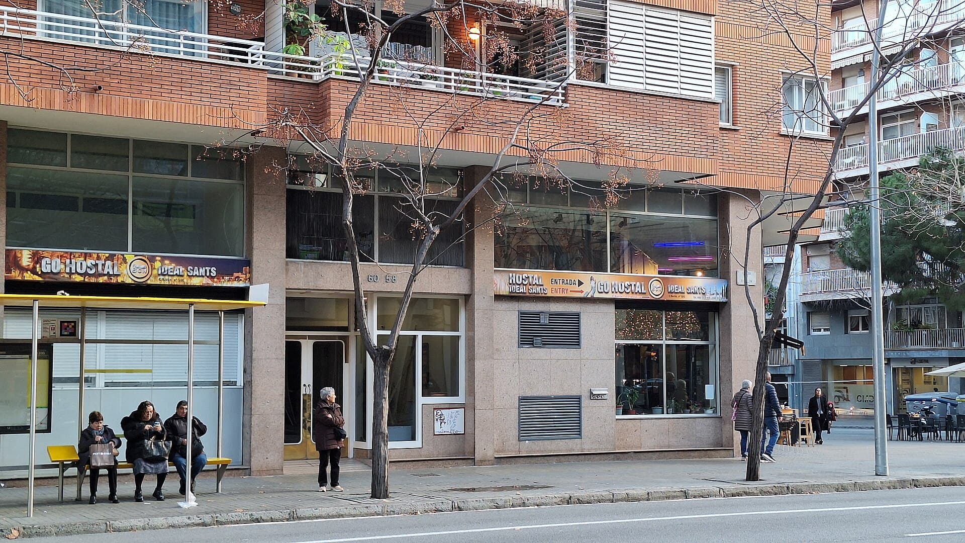 Ideal Sants (via Wikimedia Commons, CC BY-SA 3.0)