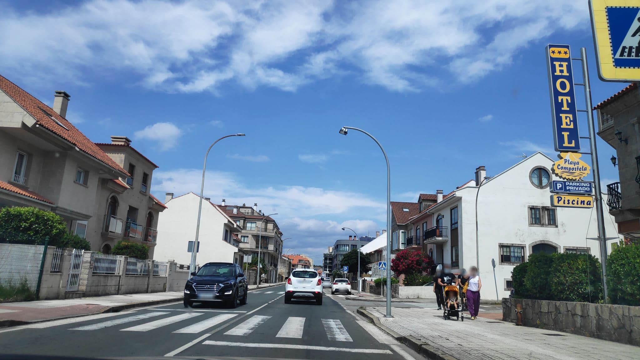 Street view near Hotel Playa Compostela, Vilagarcía de Arousa — © polkillas (CC BY-SA · Mapillary)