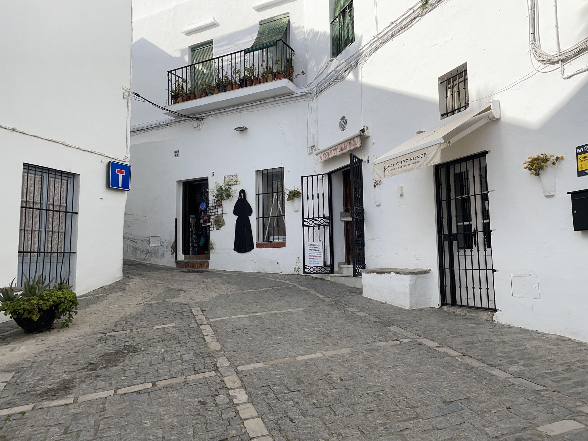 Street view near Casa la Costanilla, Vejer de la Frontera — © seraq (CC BY-SA · Mapillary)