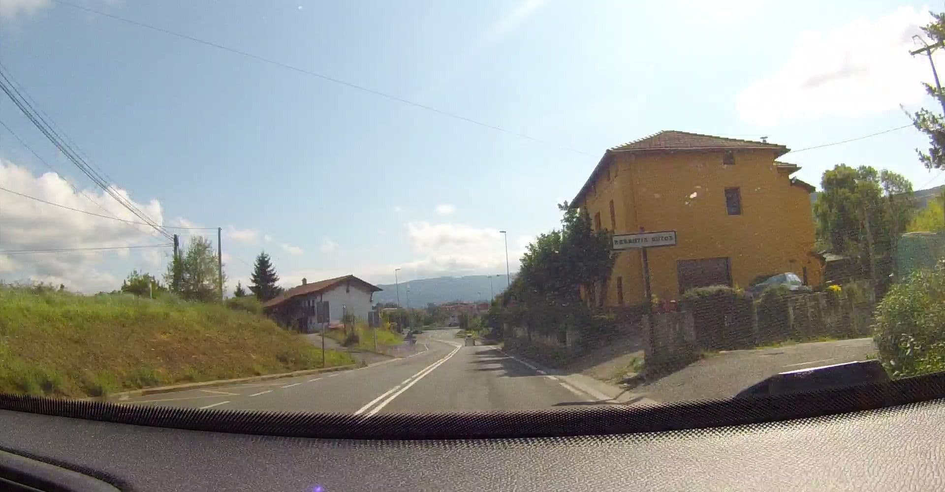 Street view near Apartamentos Hondarmendi, Forua — © VincentVE (CC BY-SA · Mapillary)