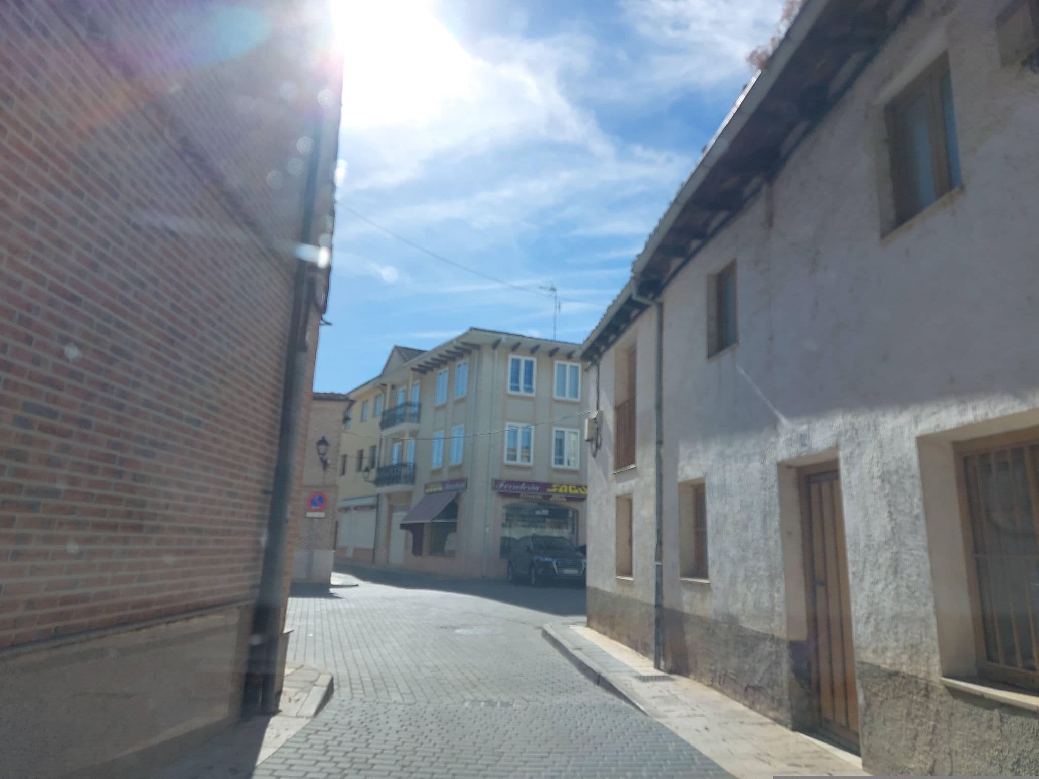 Street view near Hostal Santiago, Carrión de los Condes — © 5rmft (CC BY-SA · Mapillary)