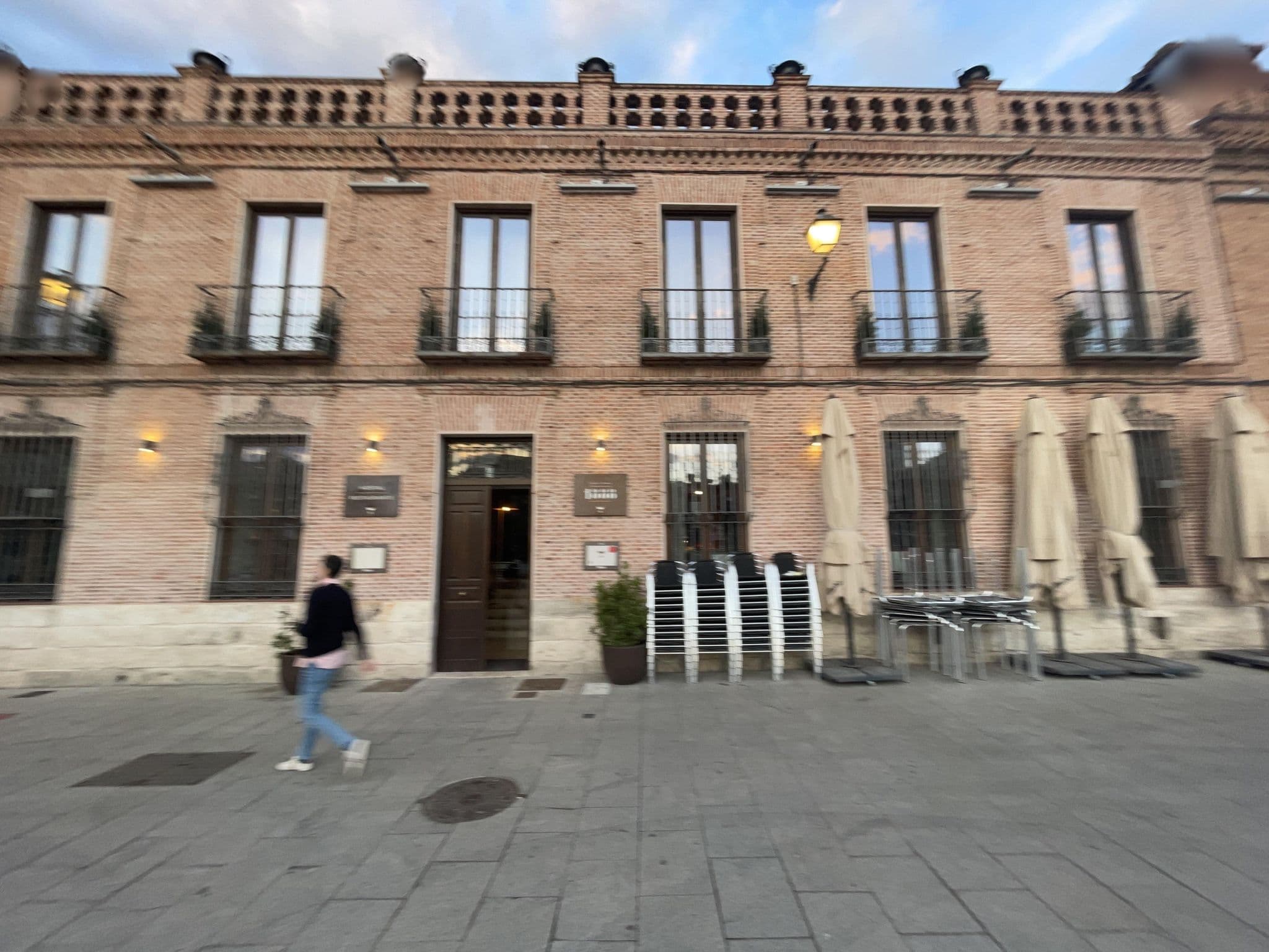 Street view near Casa y Fonda 1888, Alcalá de Henares — © seraq (CC BY-SA · Mapillary)