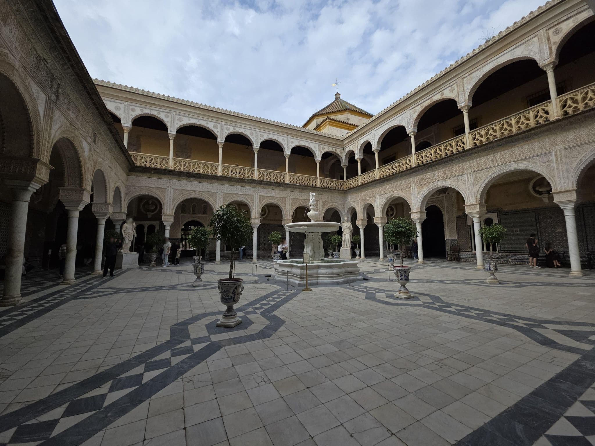 Street view near Casa Imperial, Sevilla