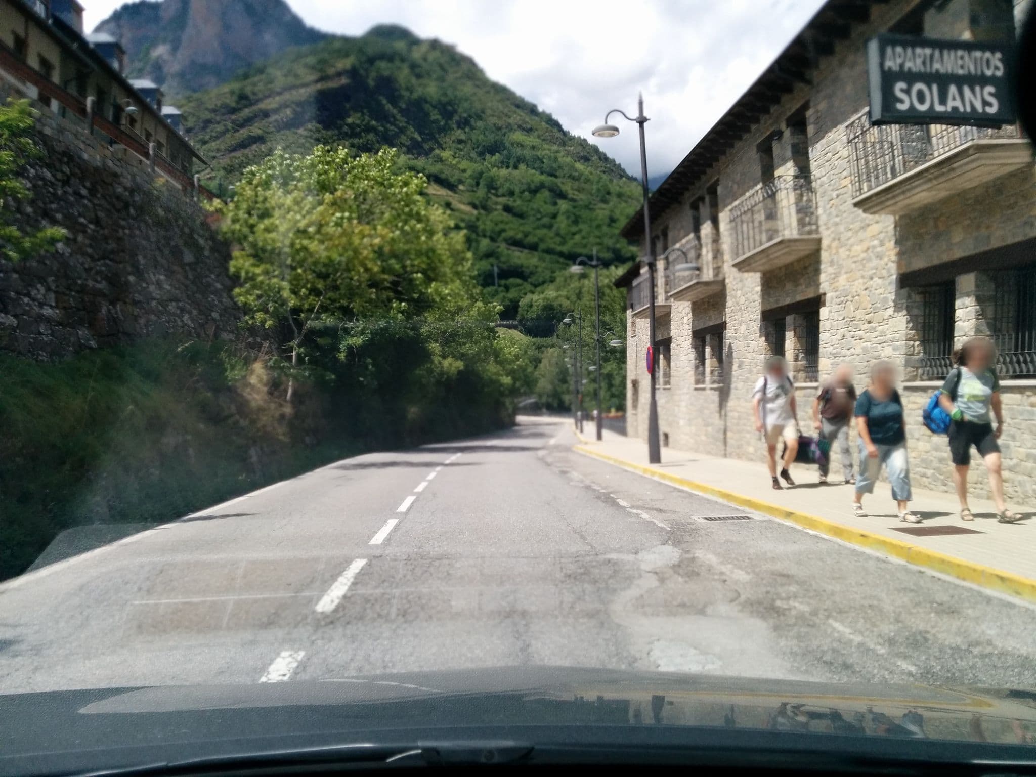 Street view near Apartamentos Solans, Benasque — © moktarama (CC BY-SA · Mapillary)