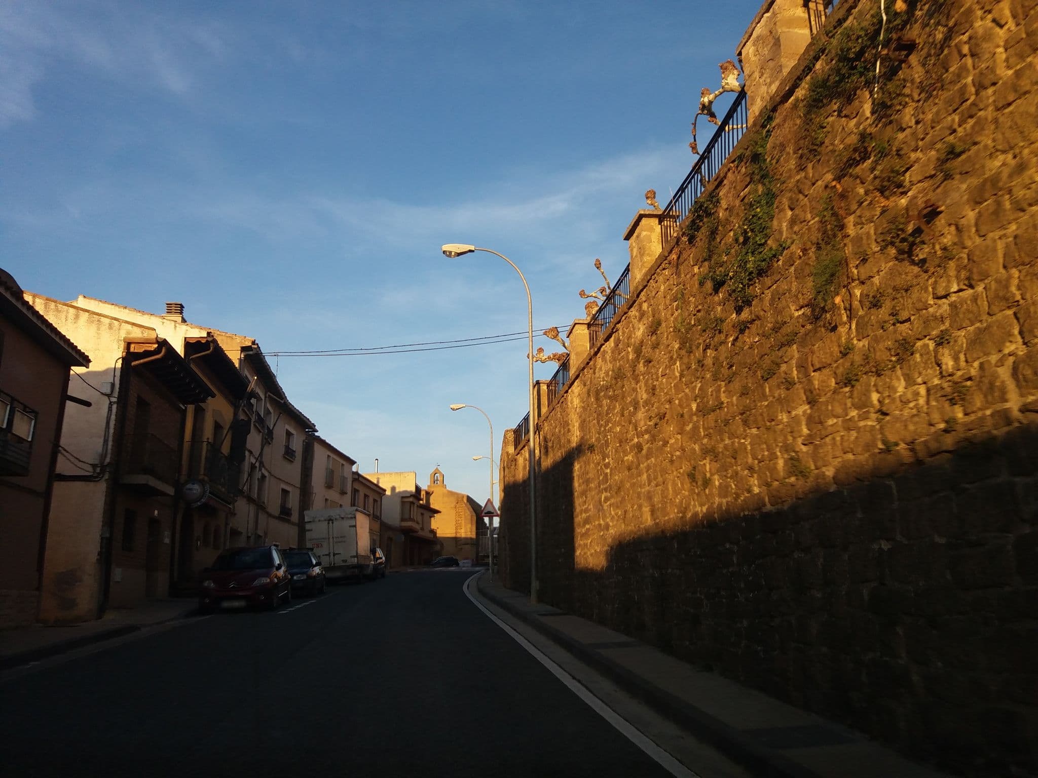 Street view near Edificio Municipal, Olite-Erriberri — © robertogeb (CC BY-SA · Mapillary)