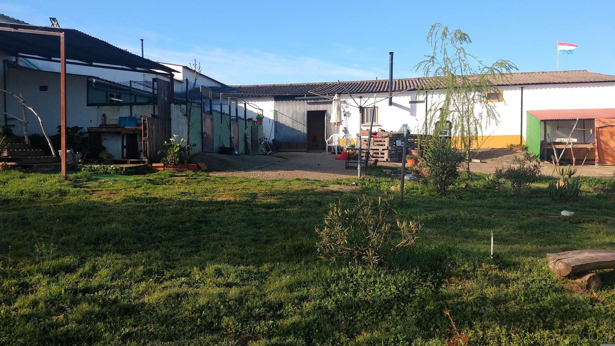 Street view near La Tierra Verde, Alcuéscar — © Parie (CC BY-SA · Mapillary)