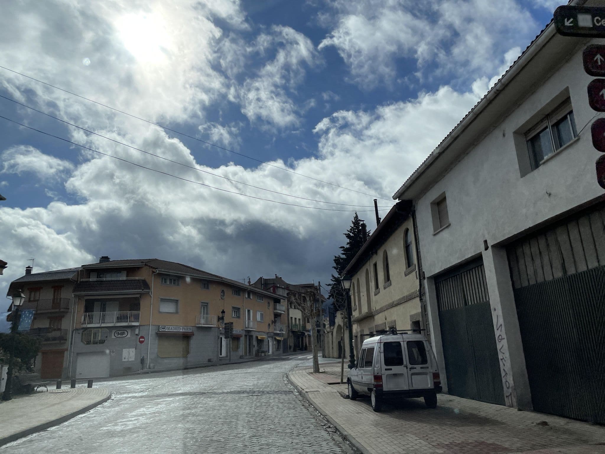 Street view near Hotel Rural Los Manzanos, Rascafría — © seraq (CC BY-SA · Mapillary)