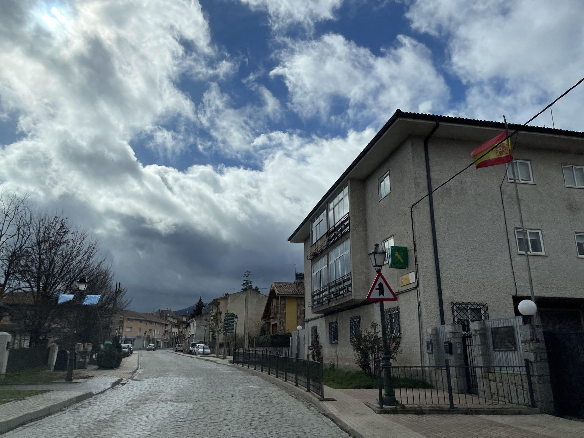 Street view near Hotel Rural El Valle, Rascafría — © seraq (CC BY-SA · Mapillary)