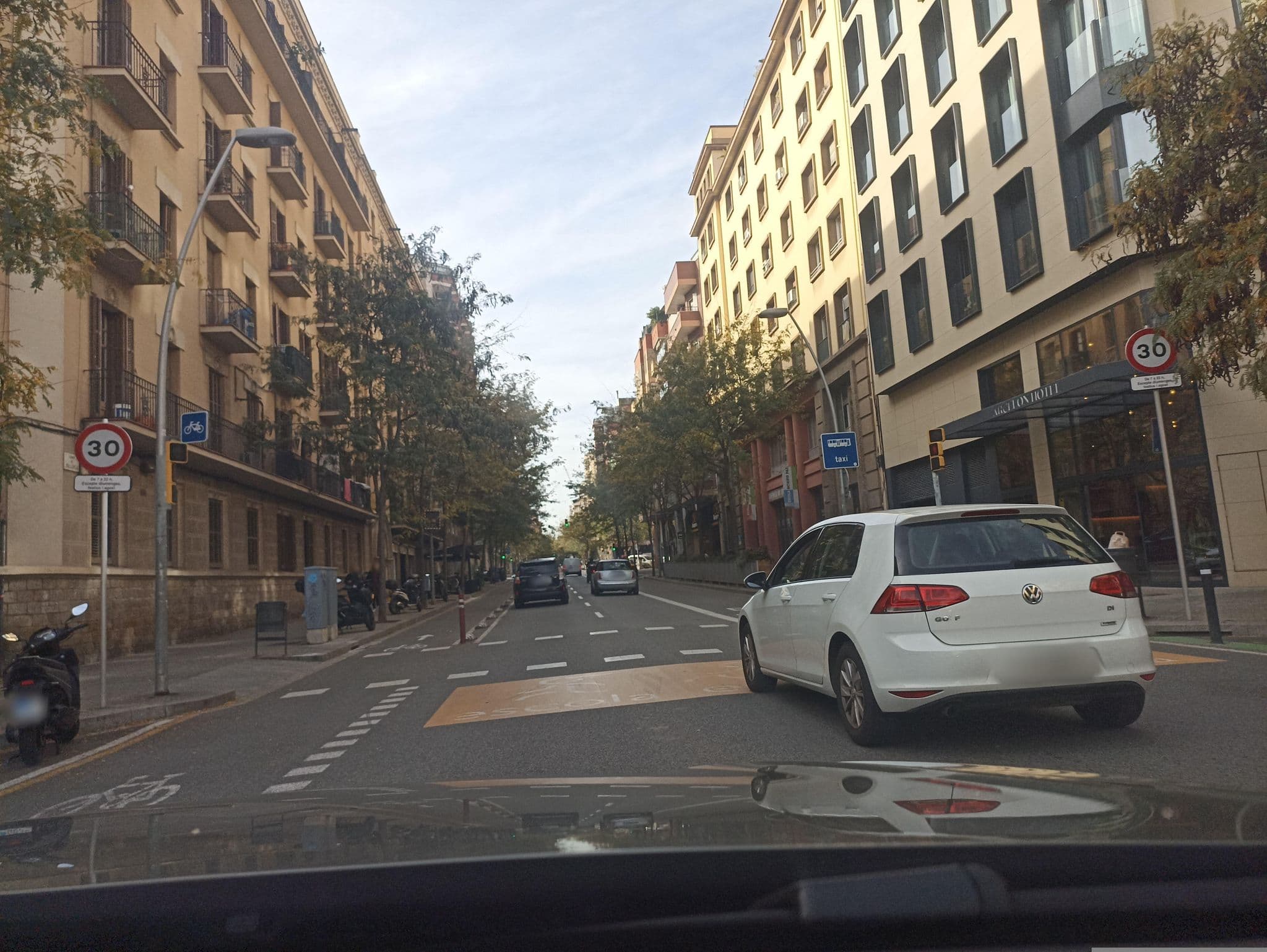 Street view near Arcelon Hotel, Navas — © toniserra (CC BY-SA · Mapillary)