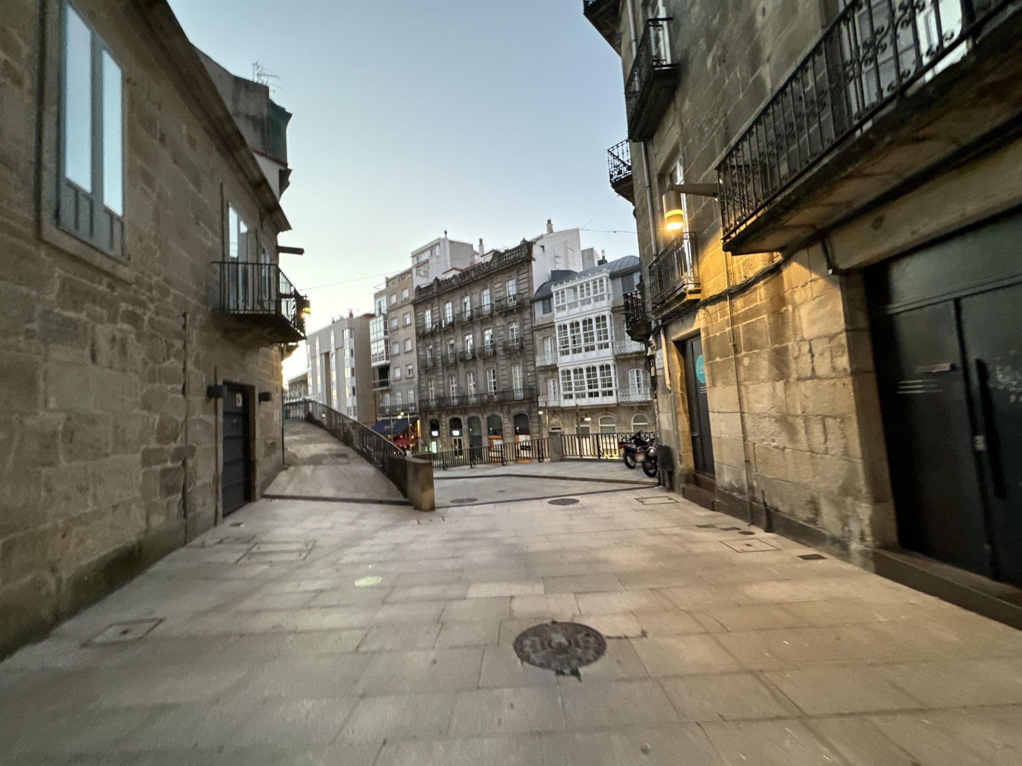Street view near Alda Puerta del Sol, Vigo — © filipb (CC BY-SA · Mapillary)