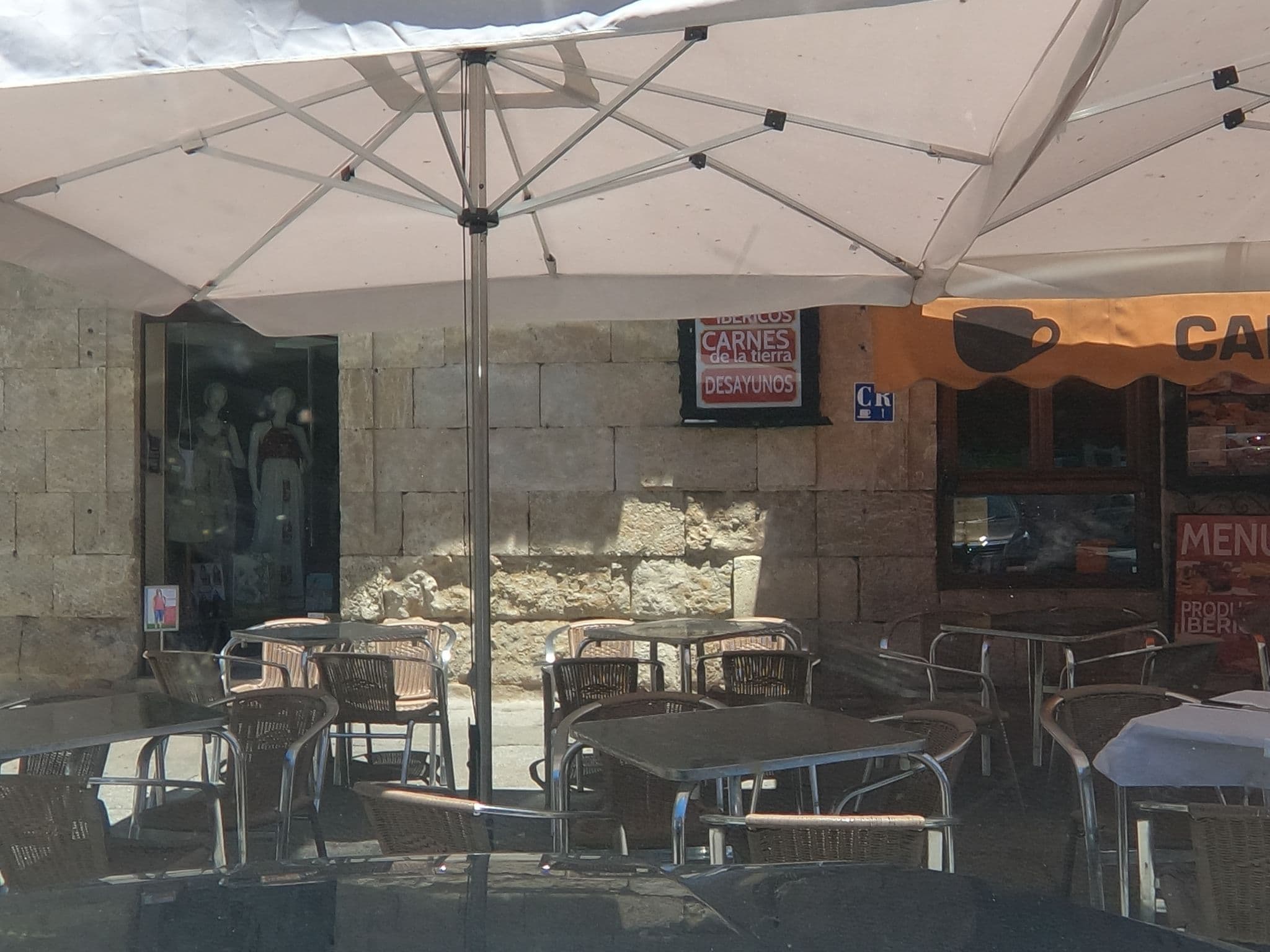 Street view near Palacio Antigua Audiencia, Ciudad Rodrigo — © sanjorgepinho (CC BY-SA · Mapillary)