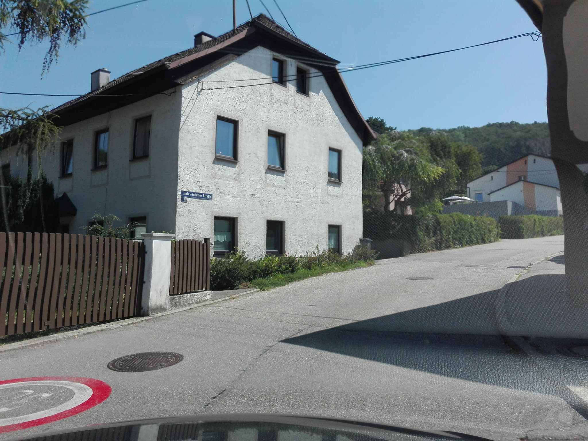 Street view near Gästehaus Prem, Steyregg — © suriv (CC BY-SA · Mapillary)