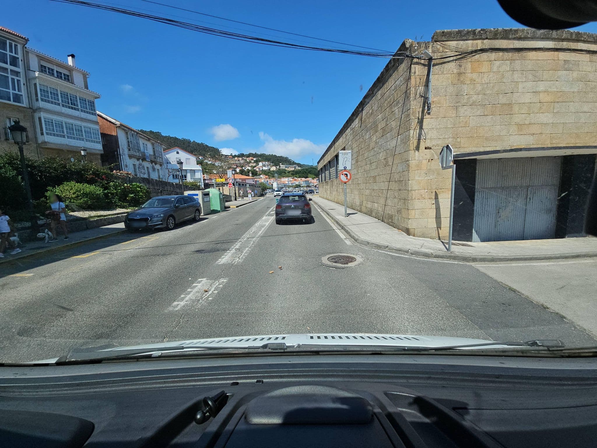 Street view near Hotel do Porto, Muros — © Ralvar (CC BY-SA · Mapillary)
