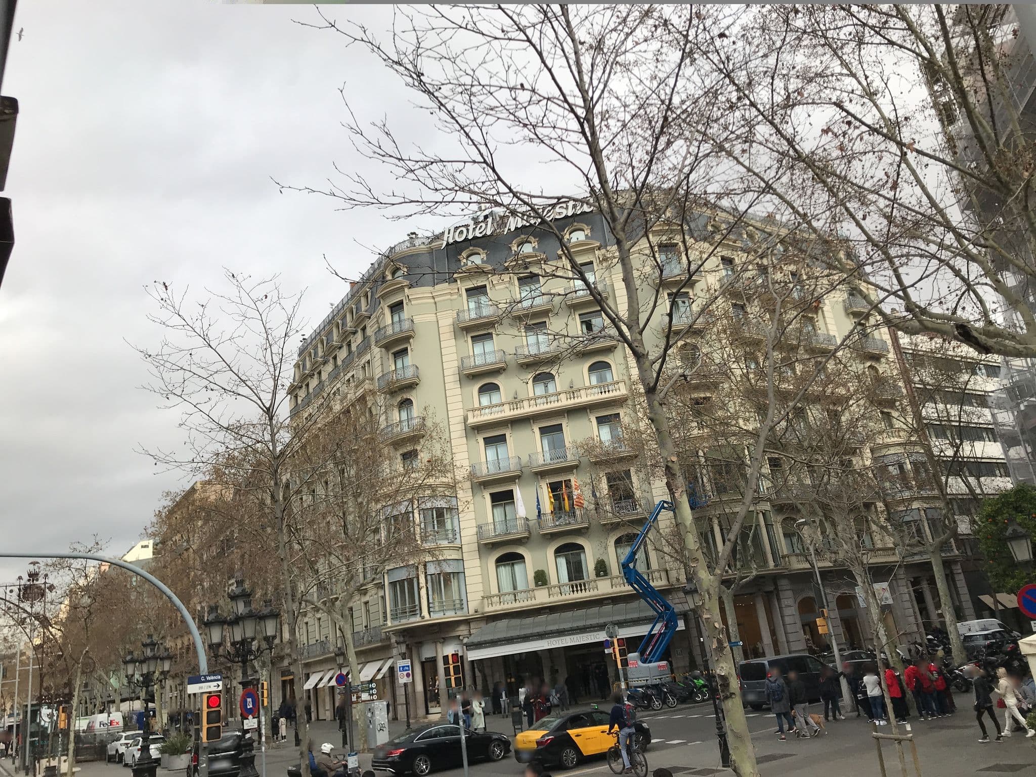 Street view near Sixtyfour, Dreta de l'Eixample — © ugz (CC BY-SA · Mapillary)