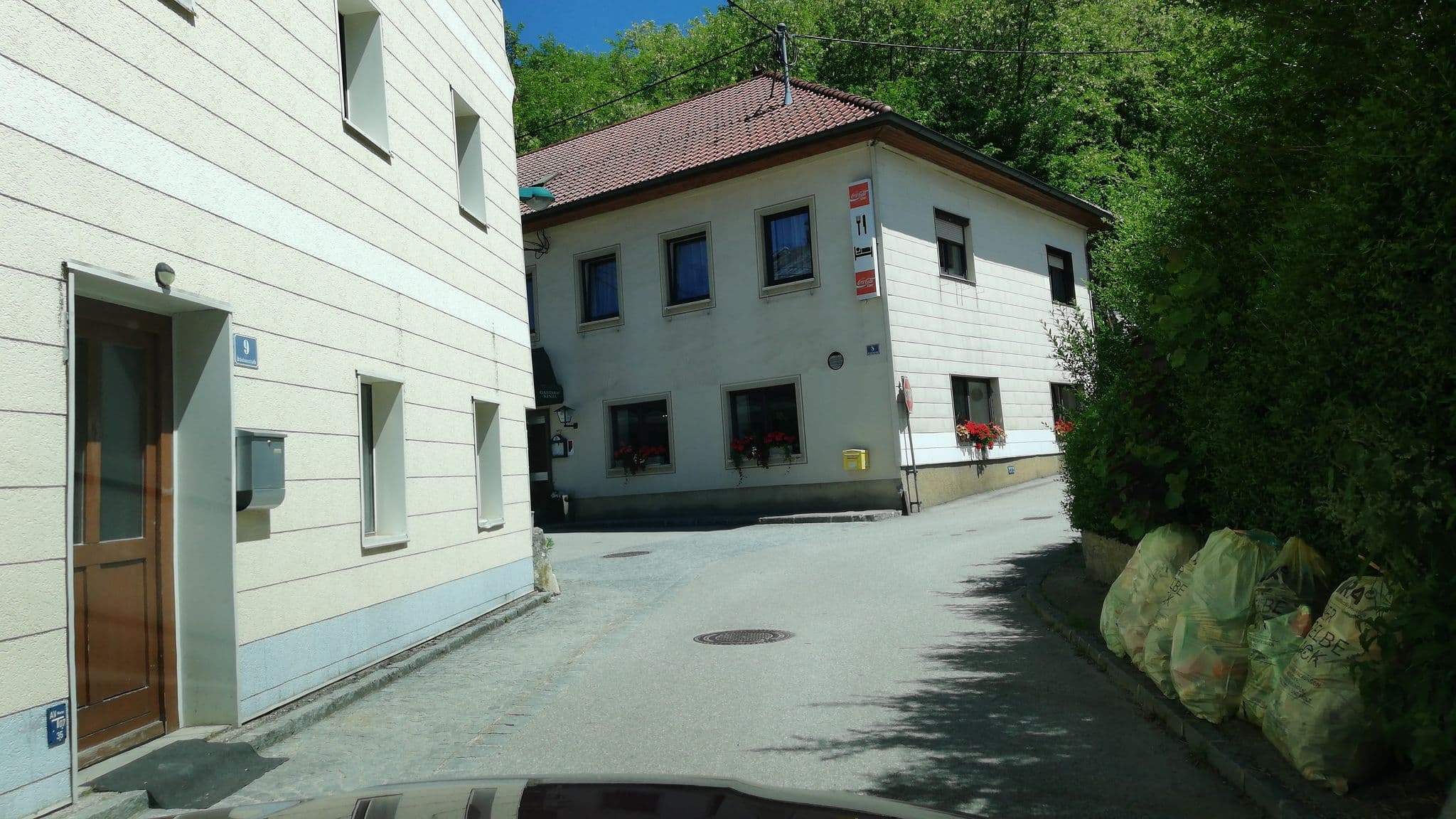 Street view near Pension Kinzl, Offenhausen — © gzin (CC BY-SA · Mapillary)