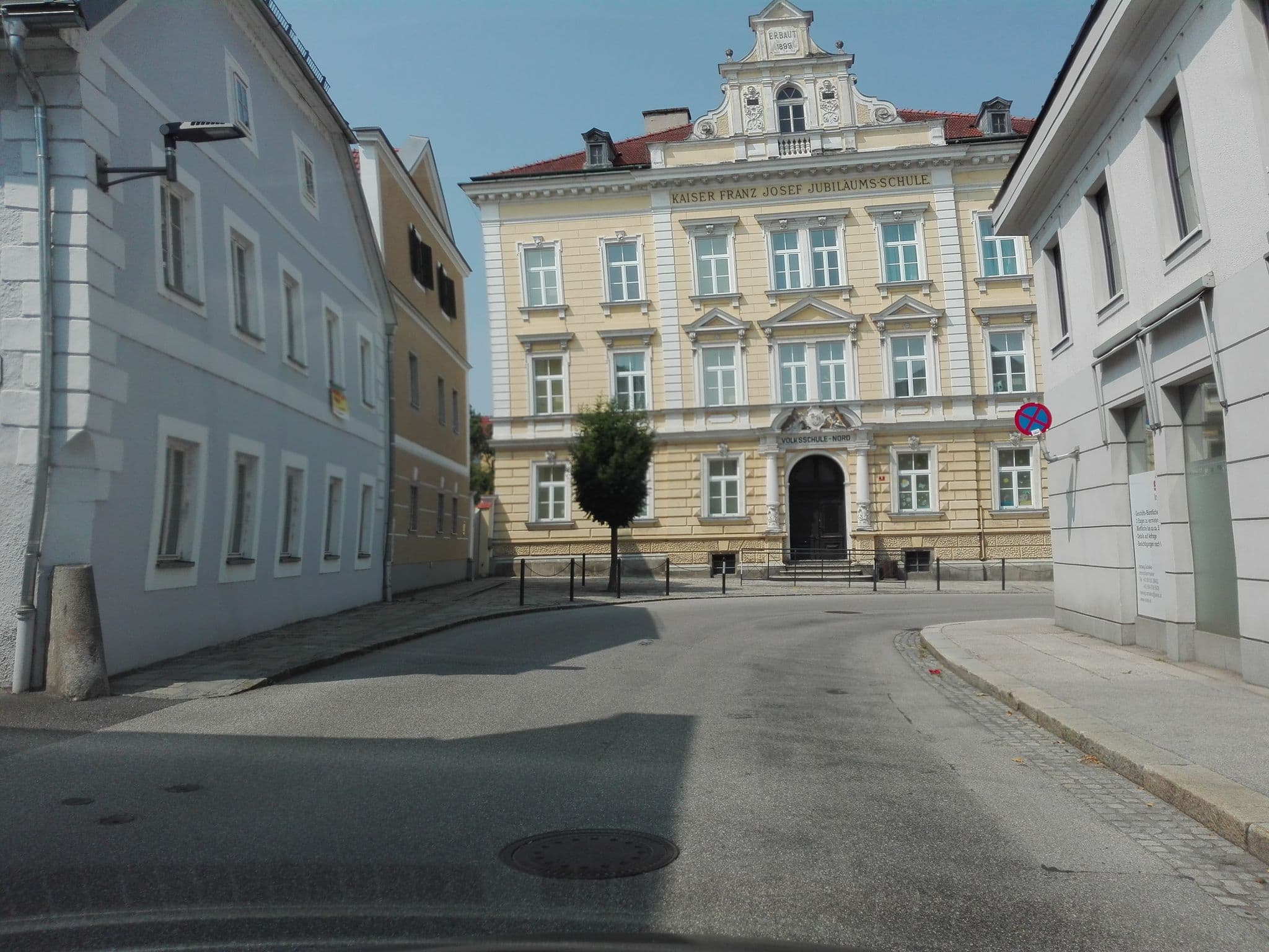 Street view near Seminarhotel Brummeier, Eferding — © suriv (CC BY-SA · Mapillary)