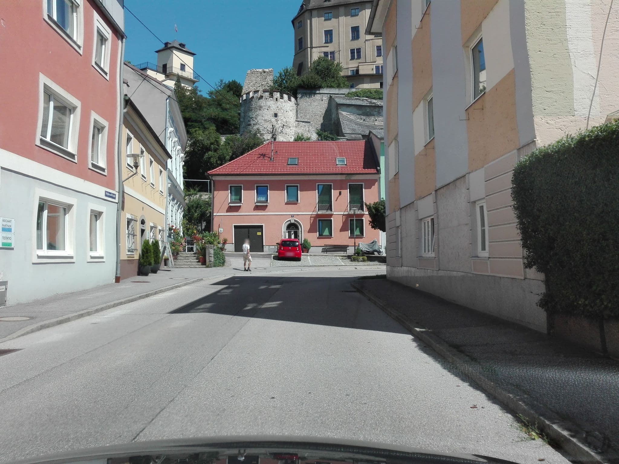 Street view near Gasthaus Weissenwolff, Steyregg — © suriv (CC BY-SA · Mapillary)