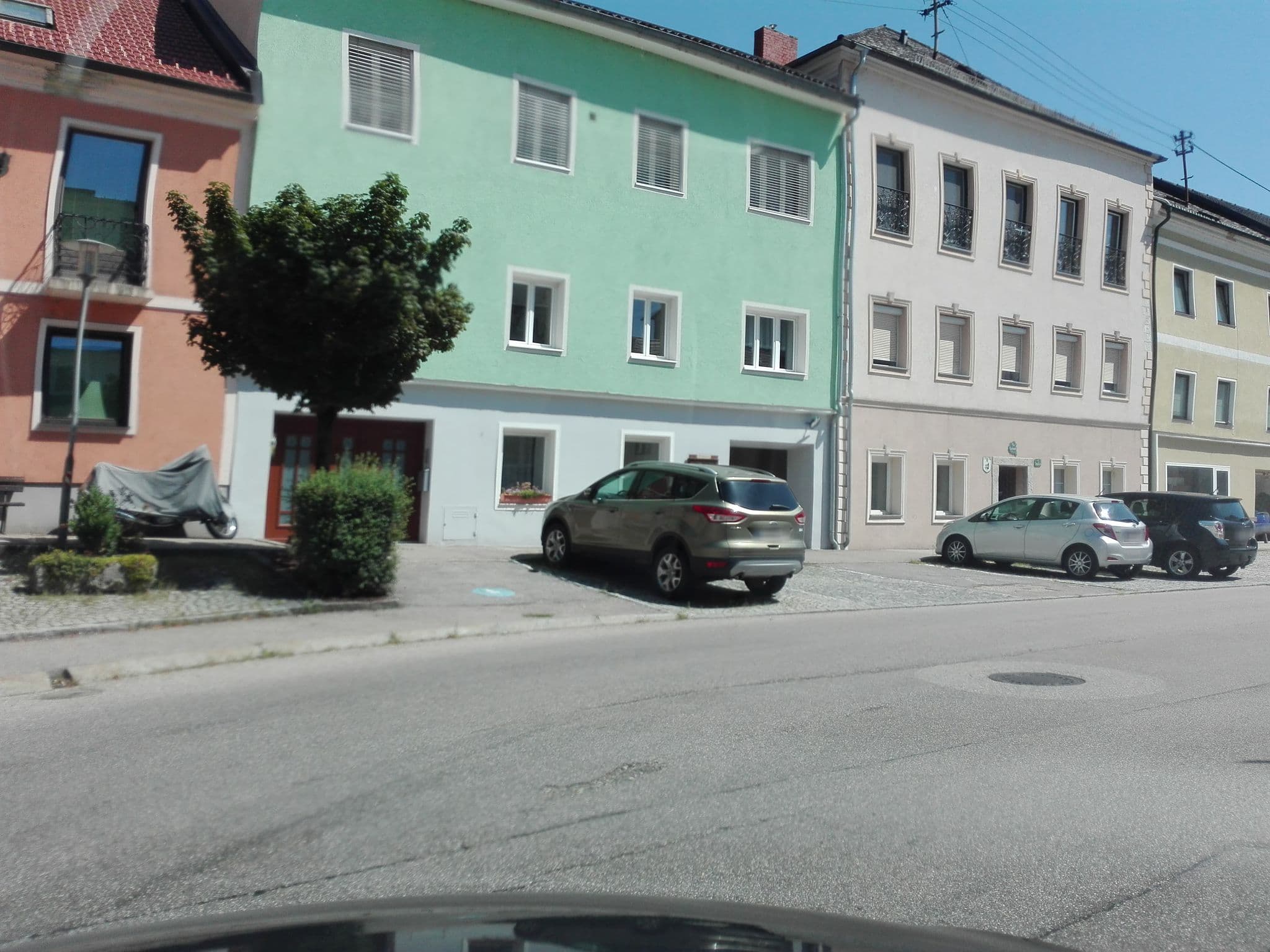 Street view near Gästehaus Würzburger, Steyregg — © suriv (CC BY-SA · Mapillary)