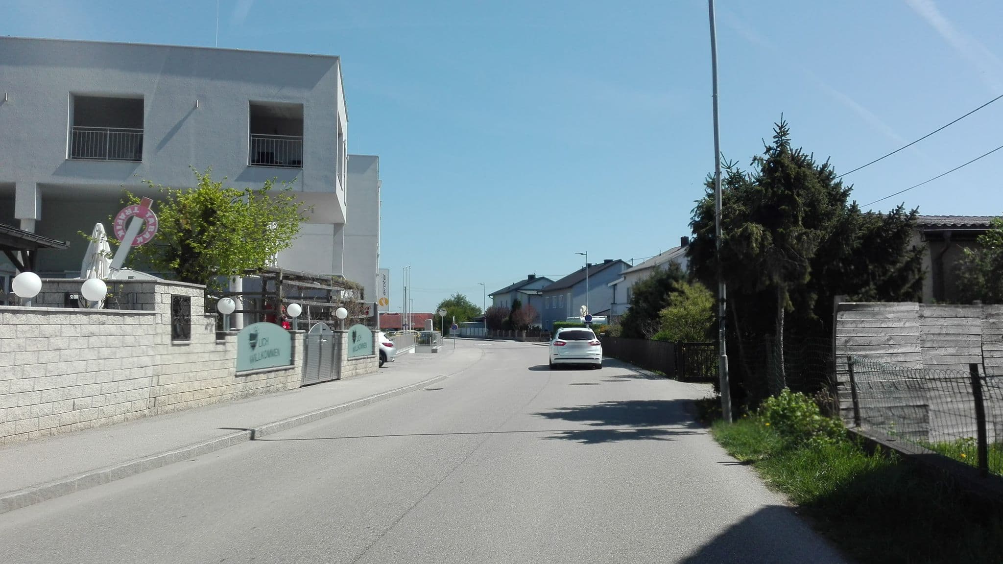 Street view near Airotel, Oedt — © suriv (CC BY-SA · Mapillary)