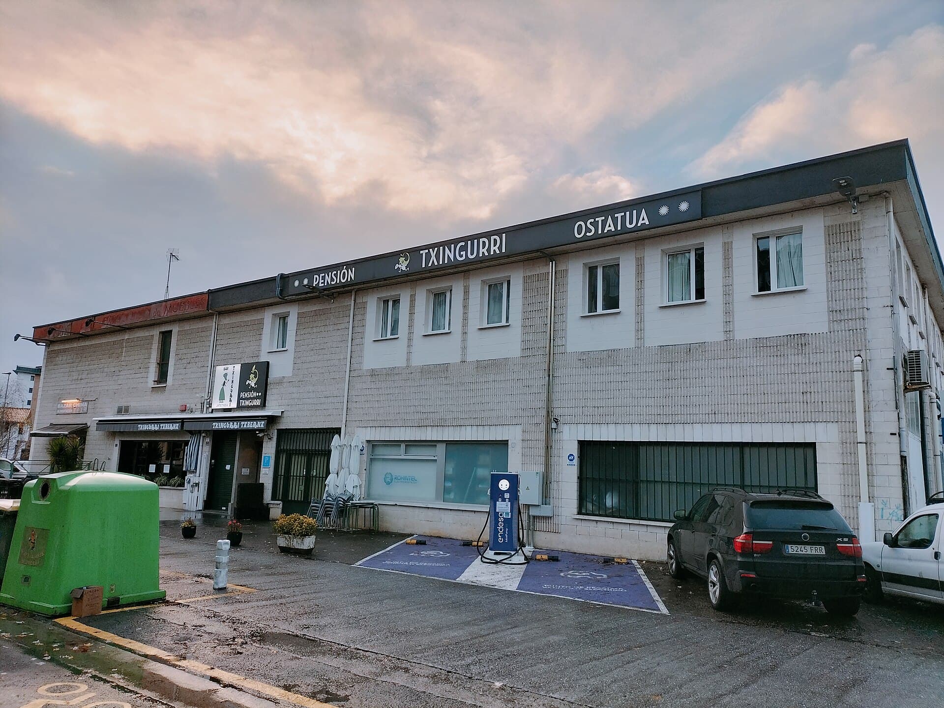 Pension Txingurri (via Wikimedia Commons, CC BY-SA 3.0)