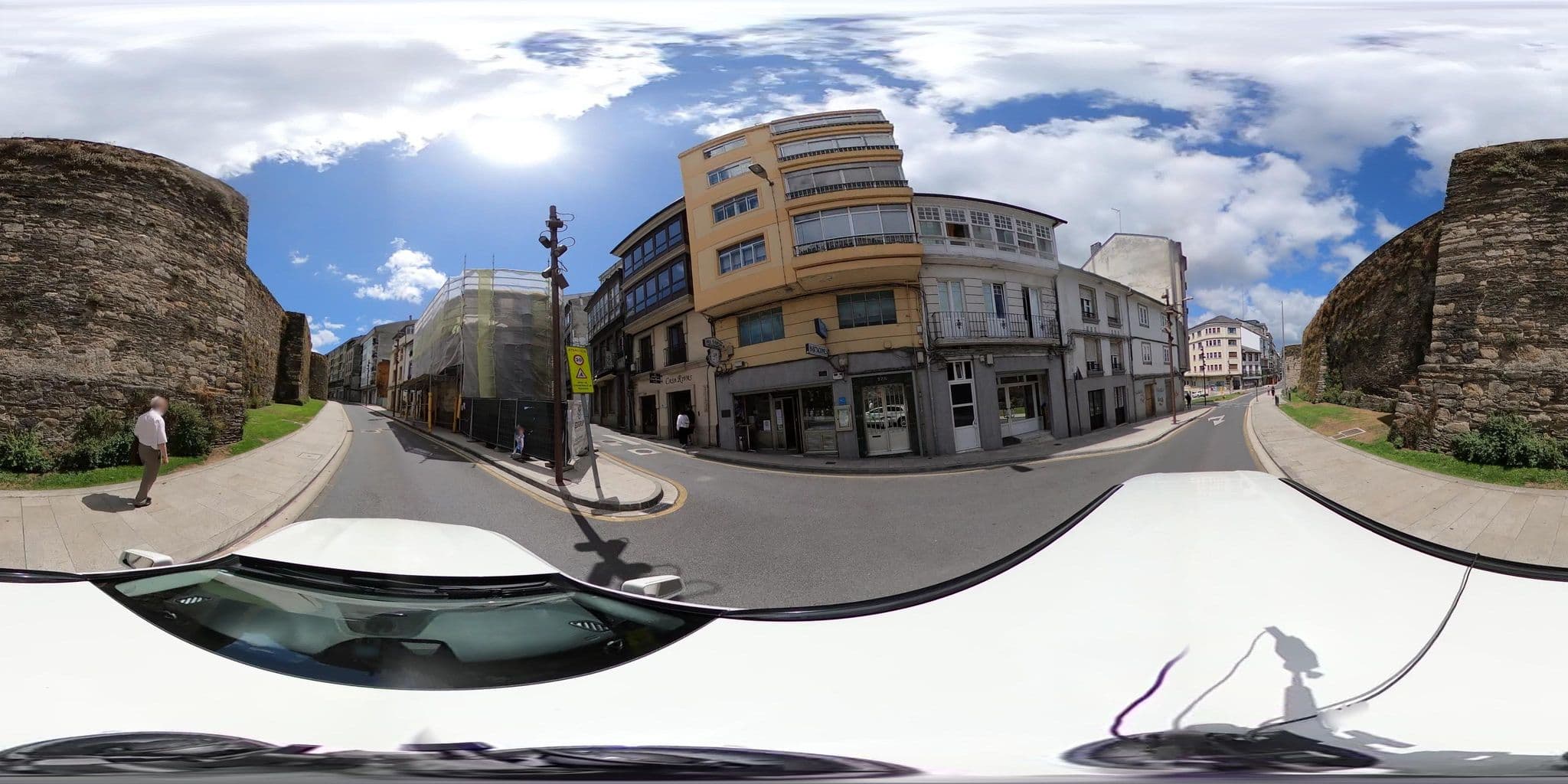Street view near Porta Santiago, Lugo — © sanjorgepinho (CC BY-SA · Mapillary)
