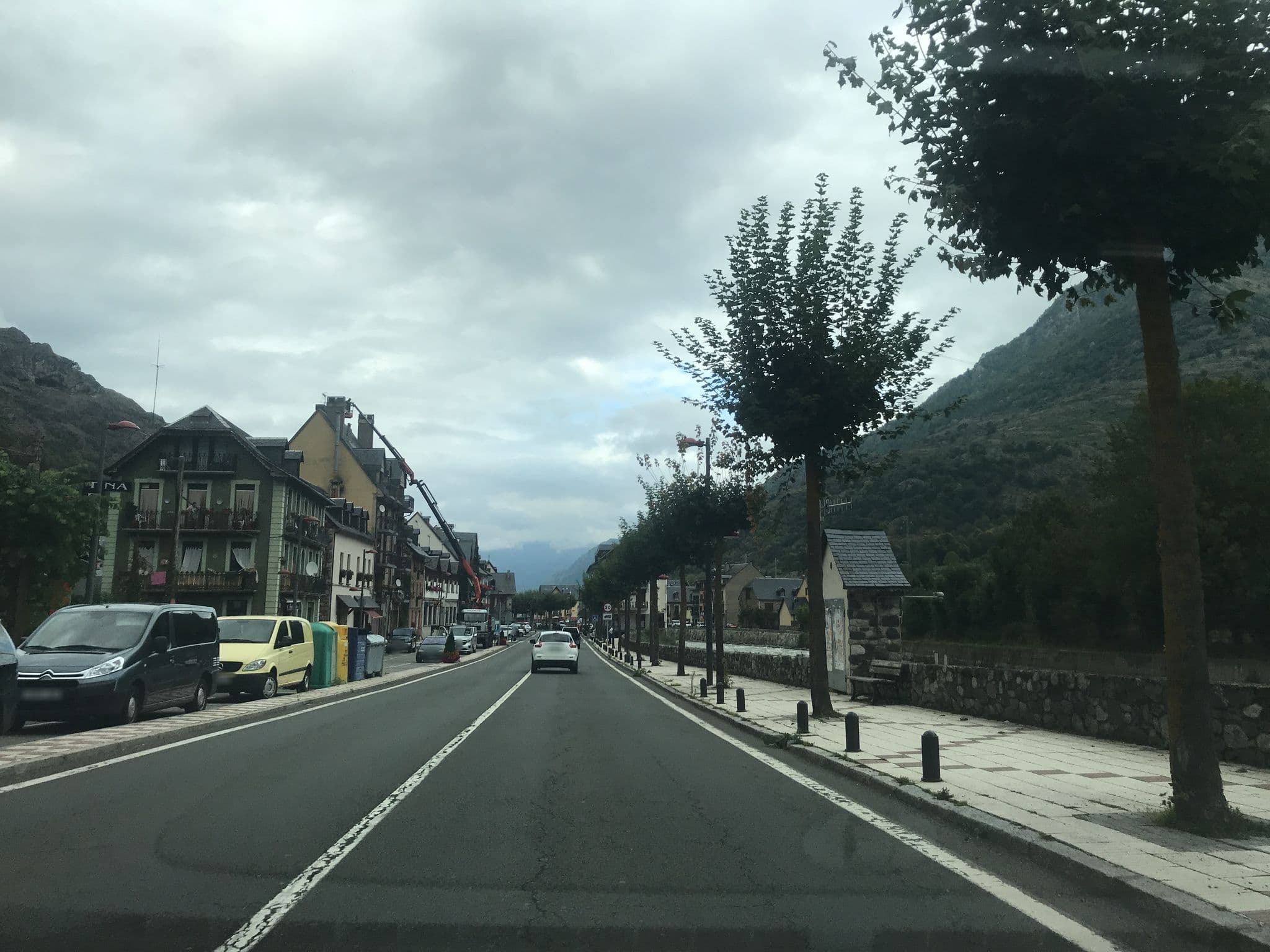 Street view near Trastienda, Vielha